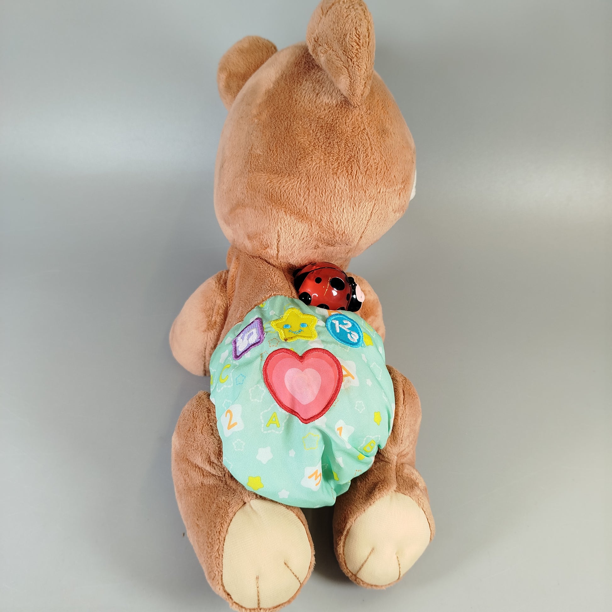 Plüschbär mit Krabbelpose und Marienkäfer - Set von 1