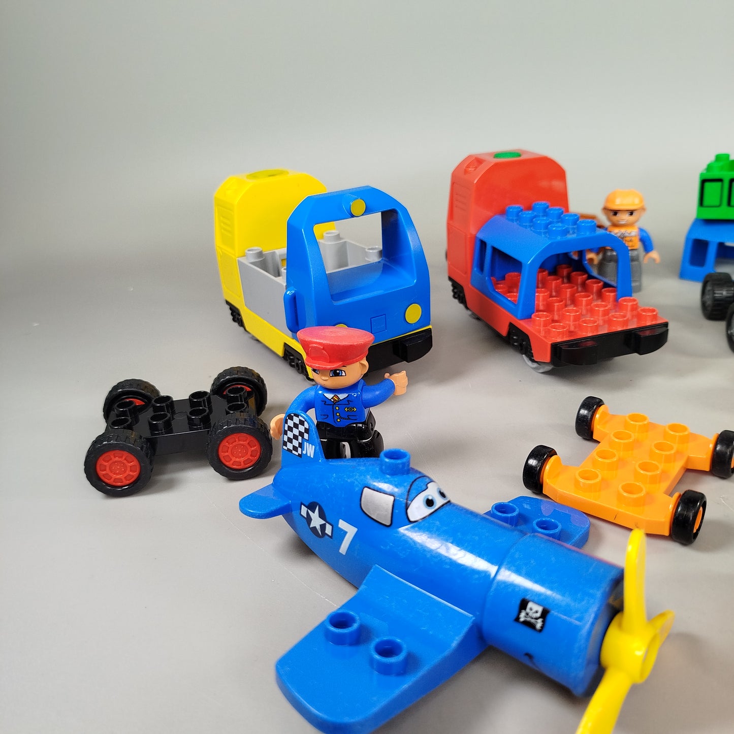 LEGO DUPLO Konvolut ca. 3,3 kg – Fahrzeuge, Züge & Figuren gemischt