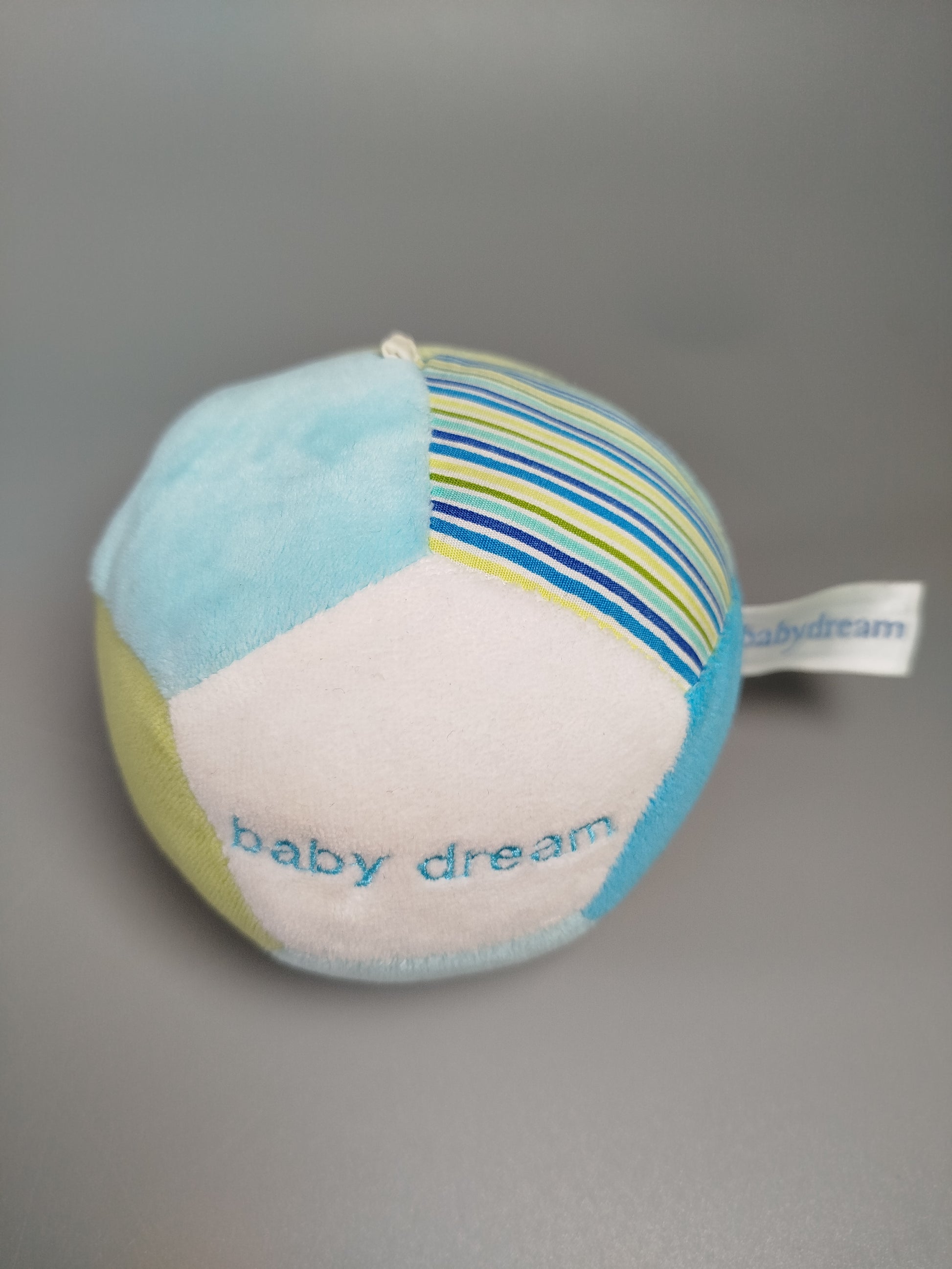 Babyspielzeug-Bundle mit Rassel, Stoffball, Stoffrassel-Figur & Soundfigur