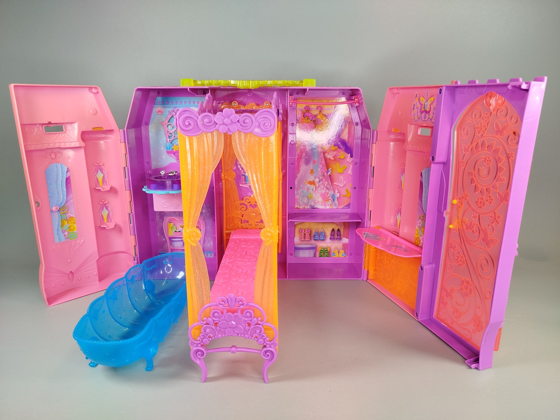 Barbie Königsschloss Spielset – Prinzessinnenburg mit Baldachin