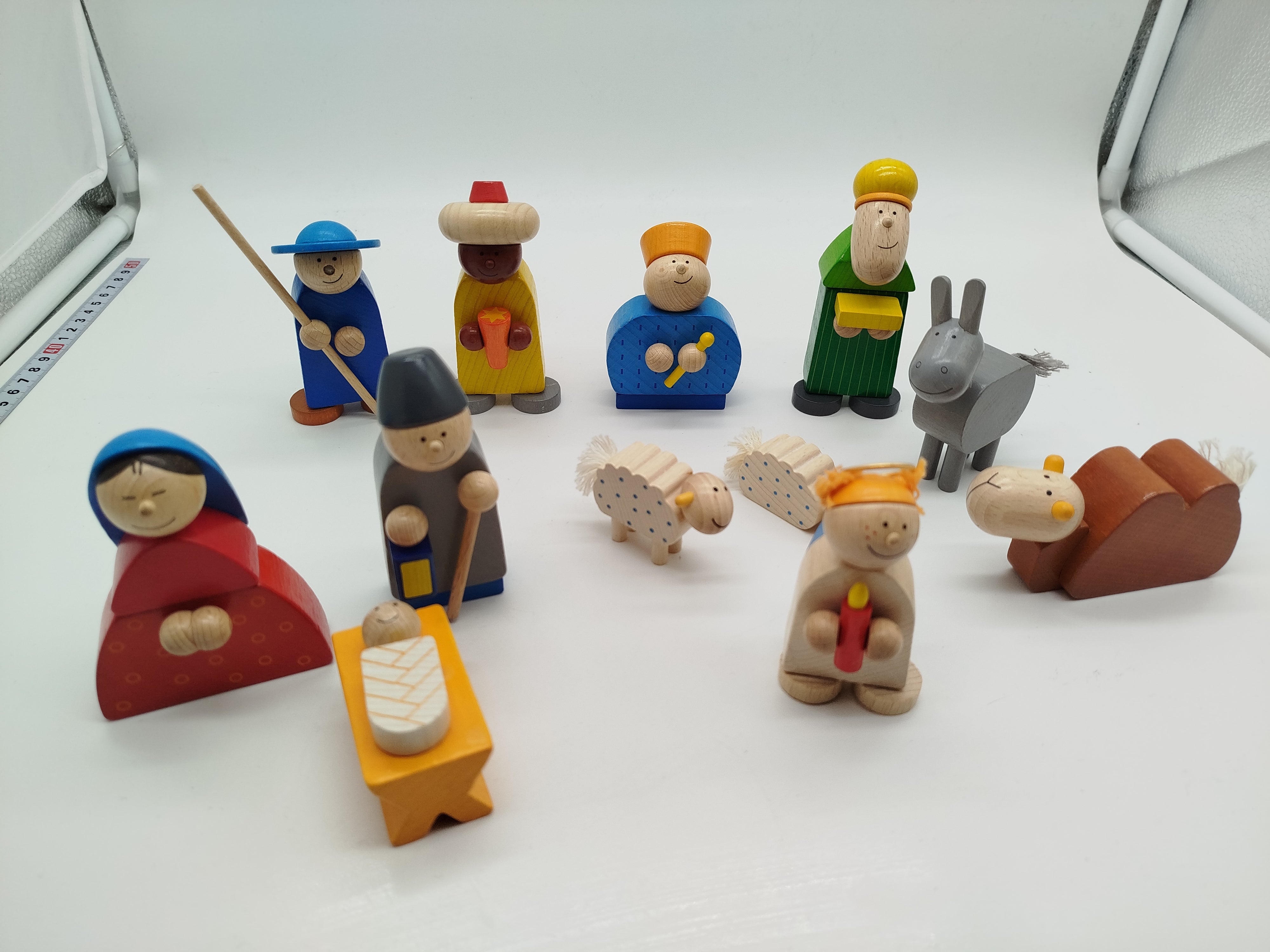HABA Weihnachtskrippe Holzspielzeug – Set von 12 Figuren, neuwertig