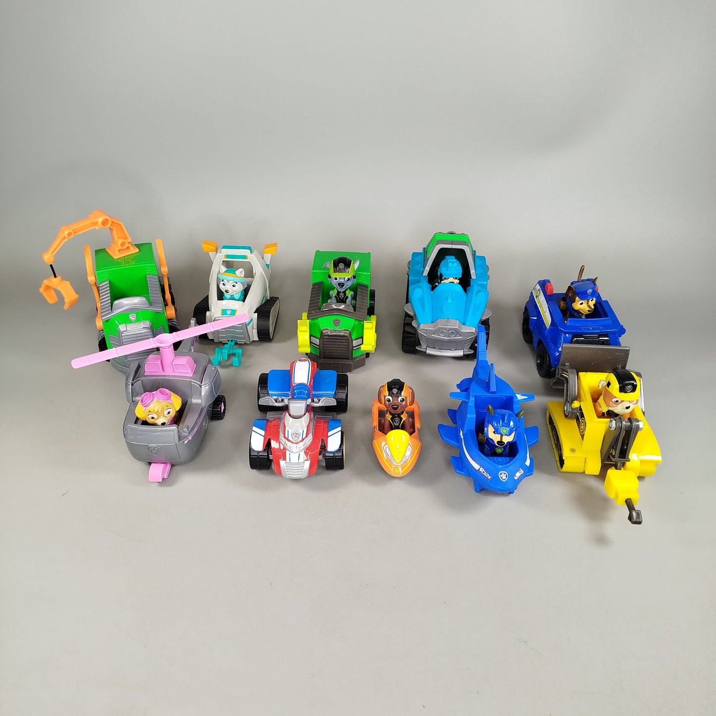 Paw Patrol Spieleset – Set von 8 Hundefiguren & 10 Fahrzeugen