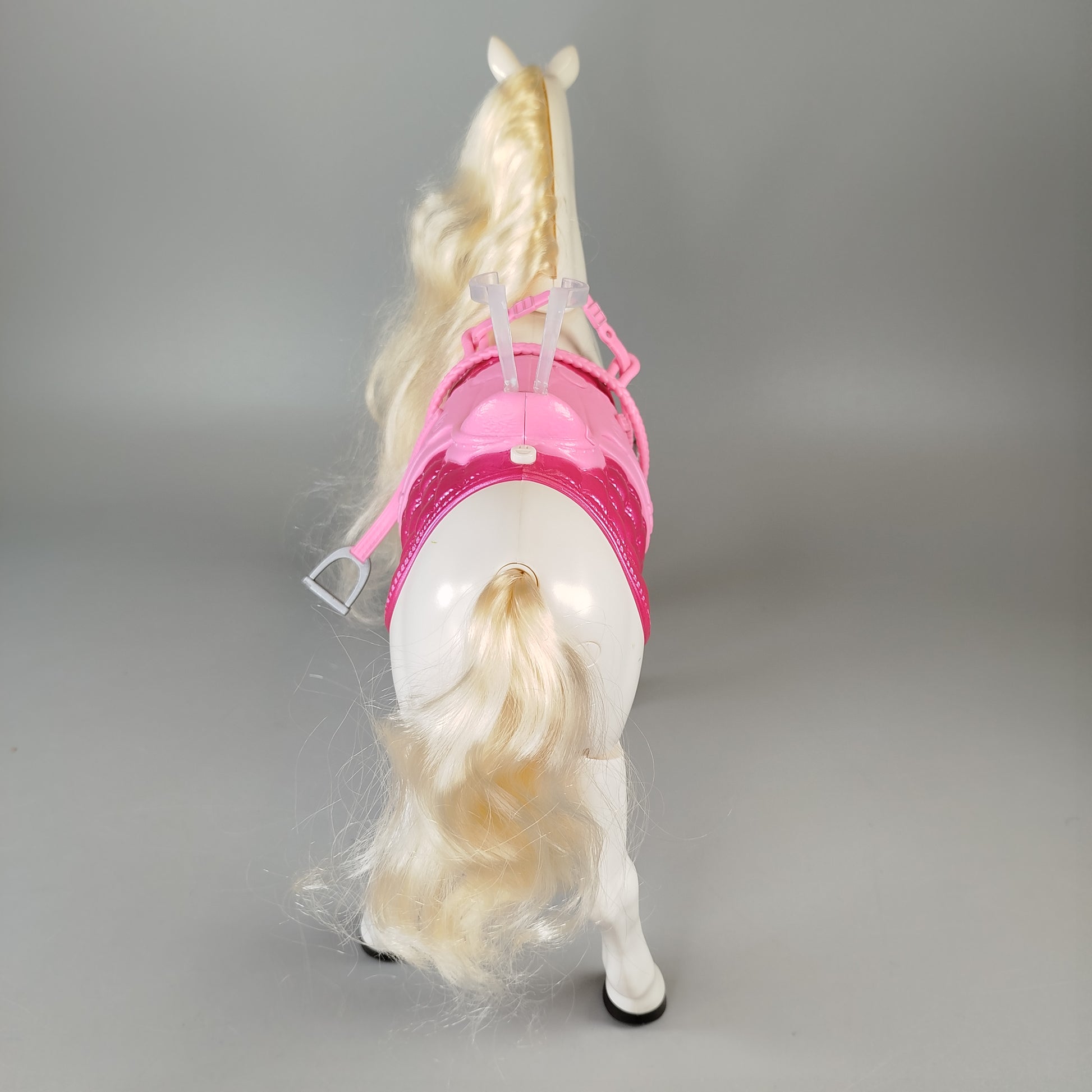 Mattel Spielzeugpferd – Mit rosa Sattel, fehlende Teile