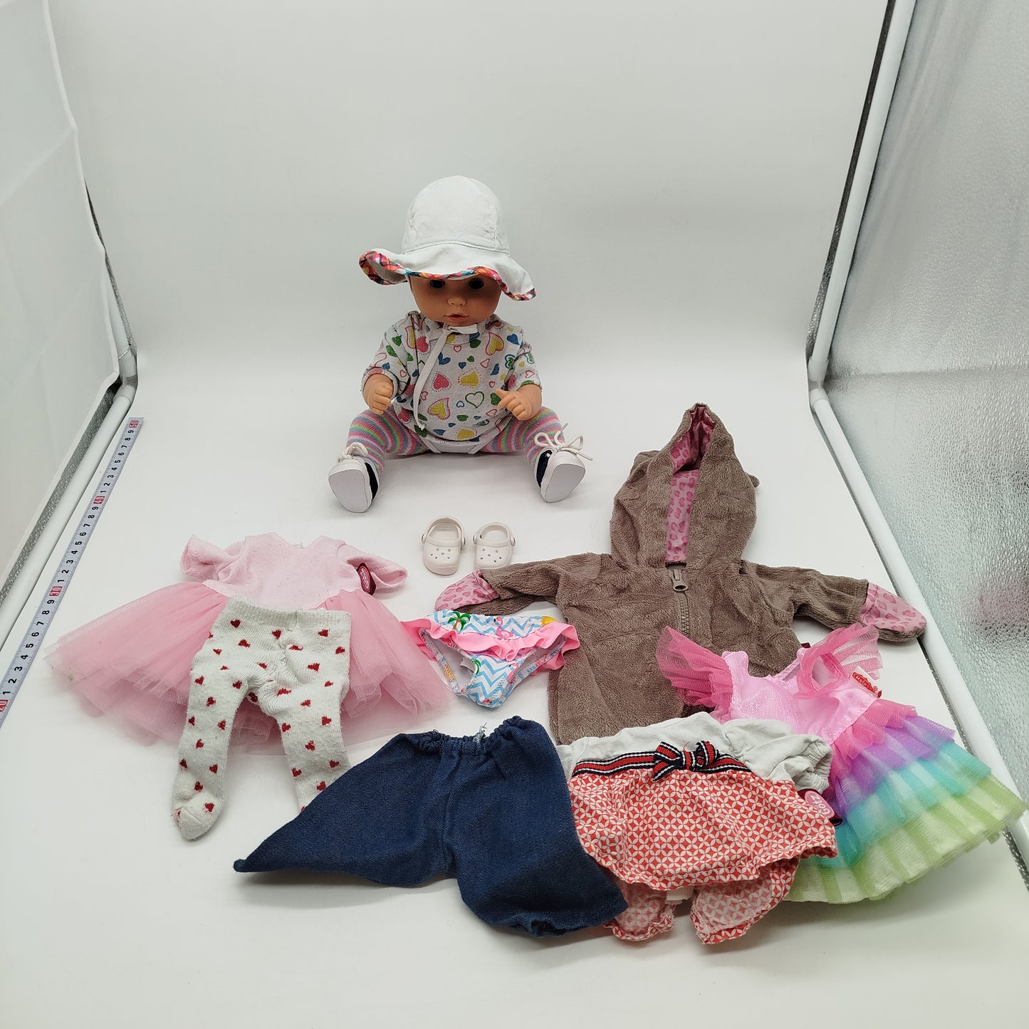 Babypuppe mit Kleidung & Zubehör