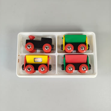 BRIO Holzeisenbahn - Zug Set mit 4 Waggons