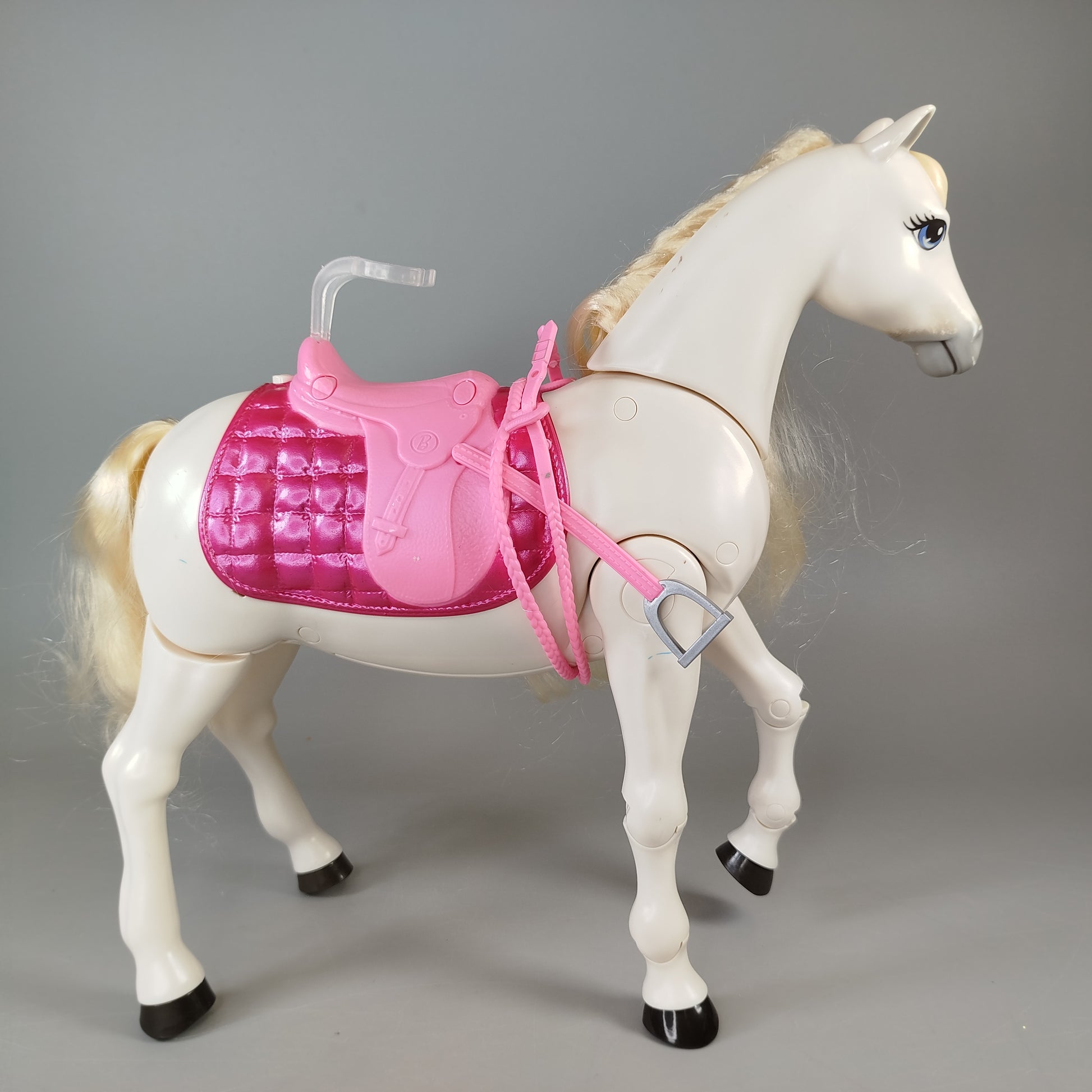 Mattel Spielzeugpferd – Mit rosa Sattel, fehlende Teile