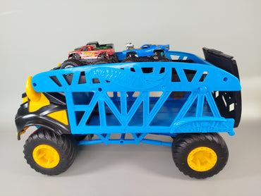 Hot Wheels Monster Trucks Set – Transporter mit 3 Trucks