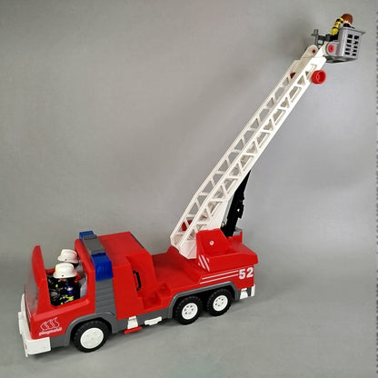 Playmobil Feuerwehrfahrzeug mit Leiter – Set von 4 Figuren