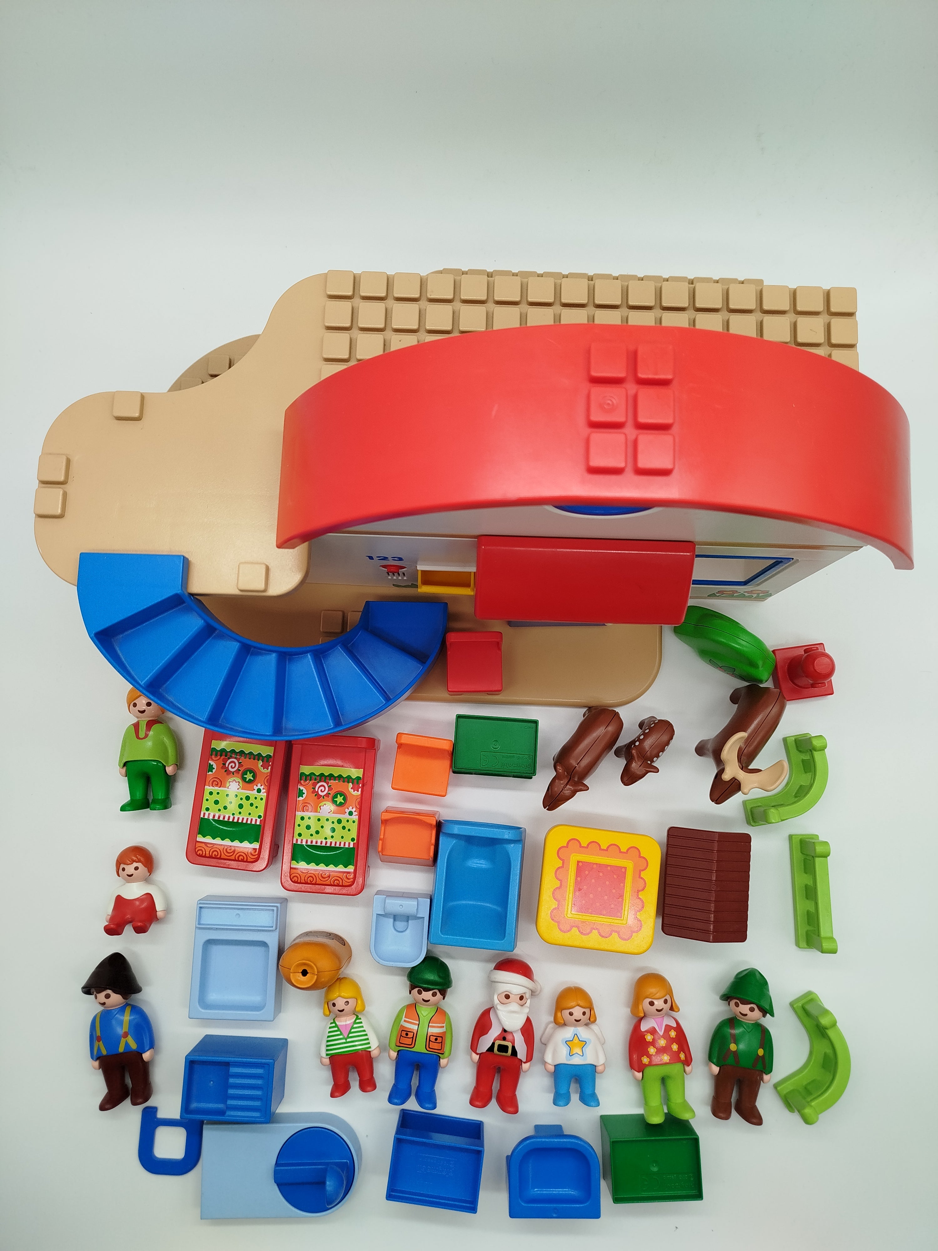 Playmobil weihnachtliches Wohnhaus mit Figuren und Zubehör