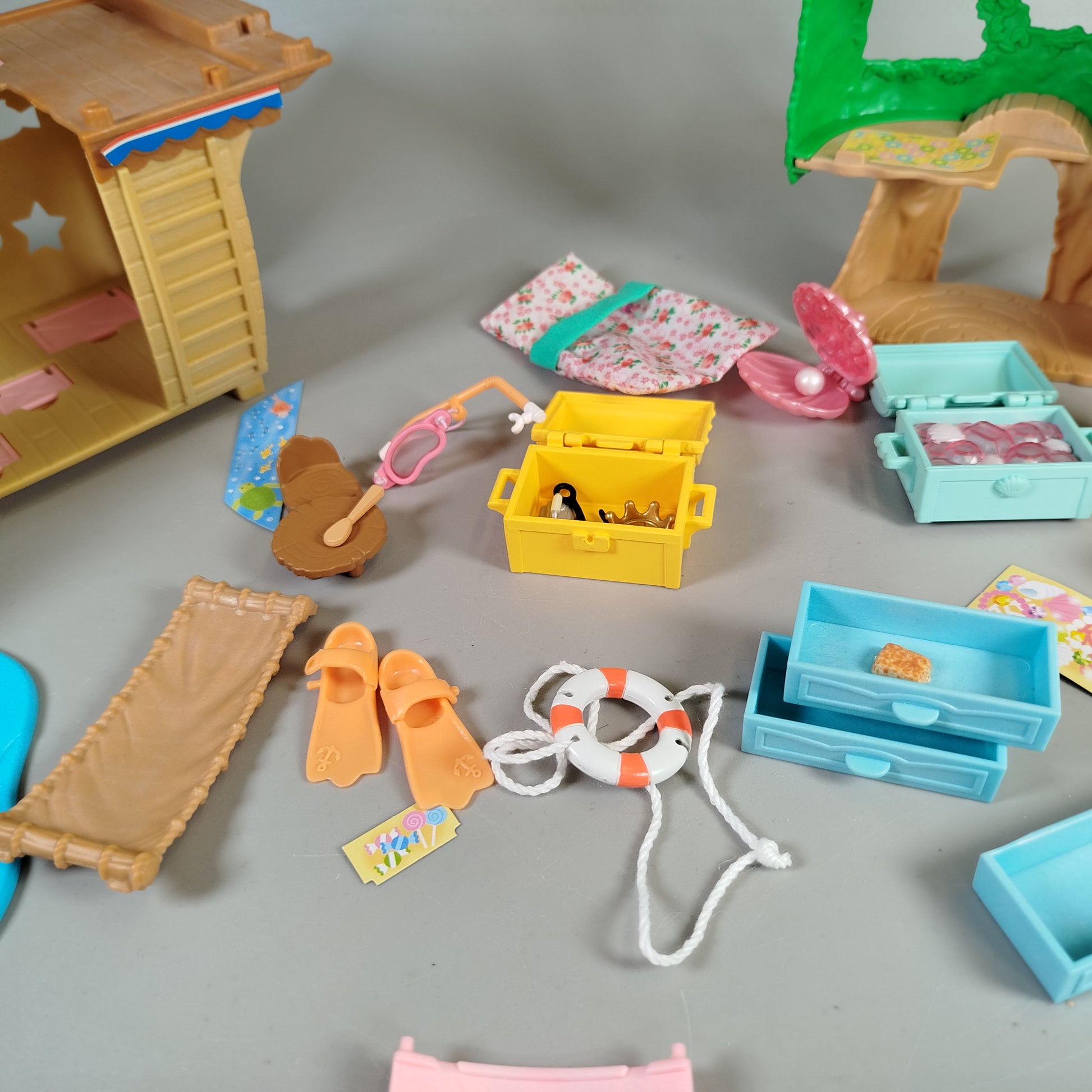 Sylvanian Families Set – Piratenschiff, Baumhaus & Zubehör
