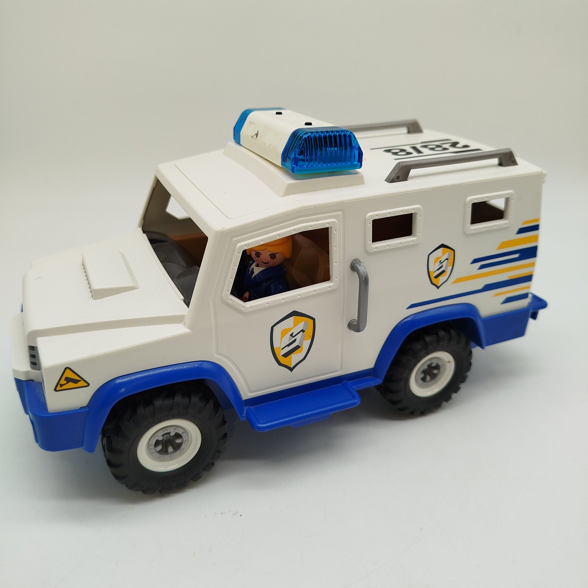 Playmobil Polizeifahrzeug mit 2 Figuren – Spielset