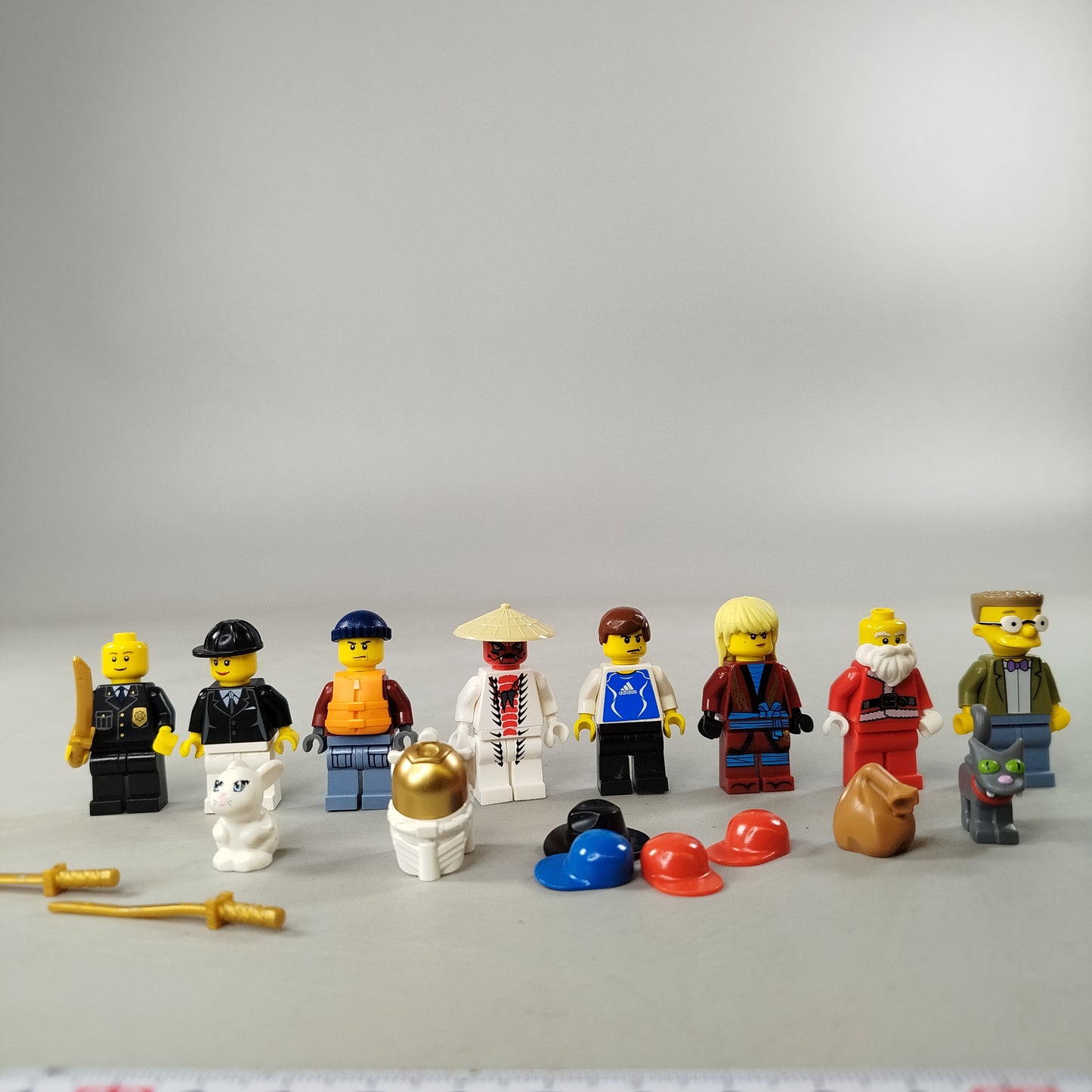 LEGO Bundle Minifiguren Set von 10 Figuren & Tierfiguren