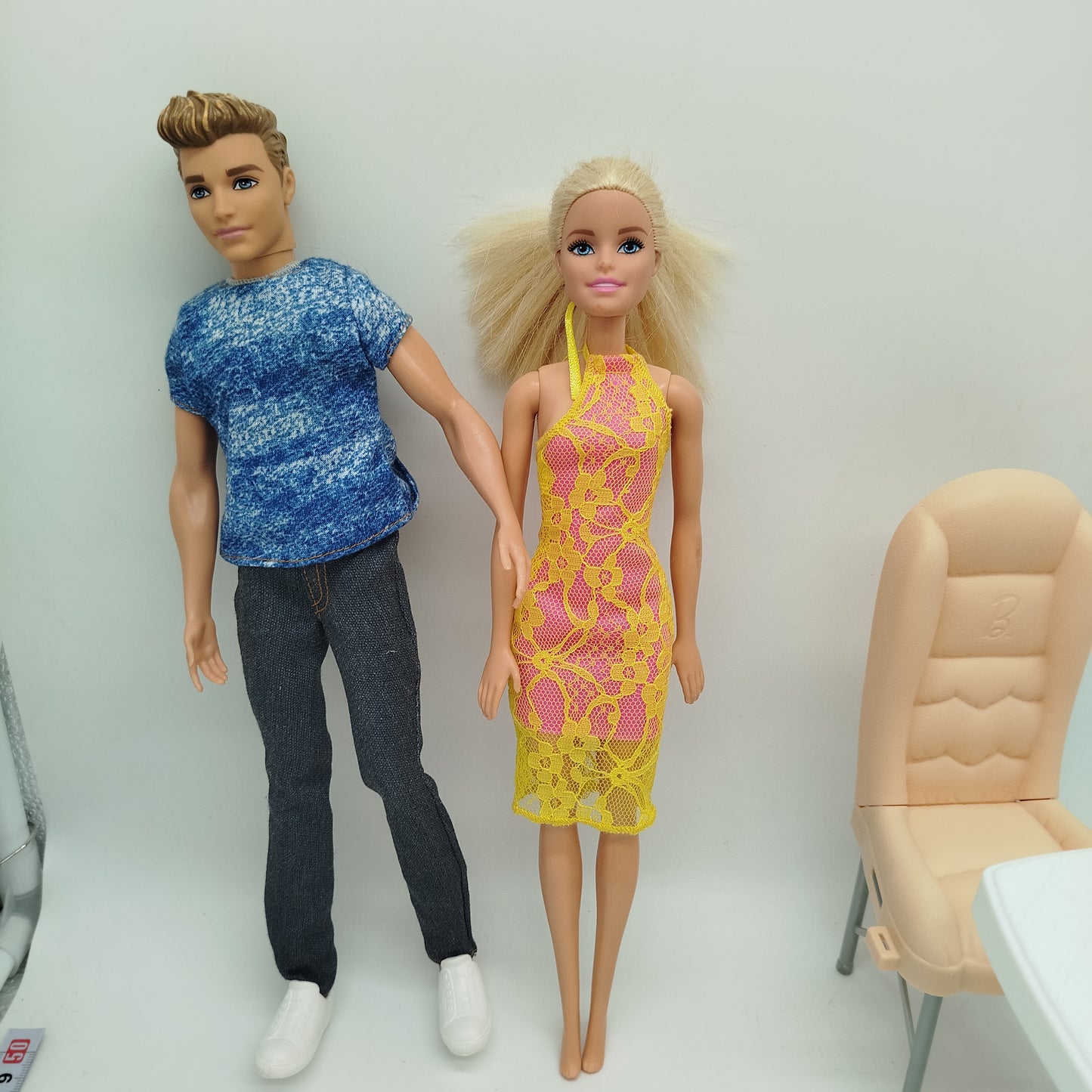 Barbie Bundle Ken Set von 2 Puppen & Möbel