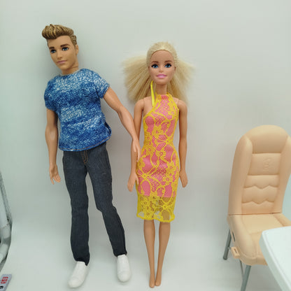 Barbie Bundle Ken Set von 2 Puppen & Möbel