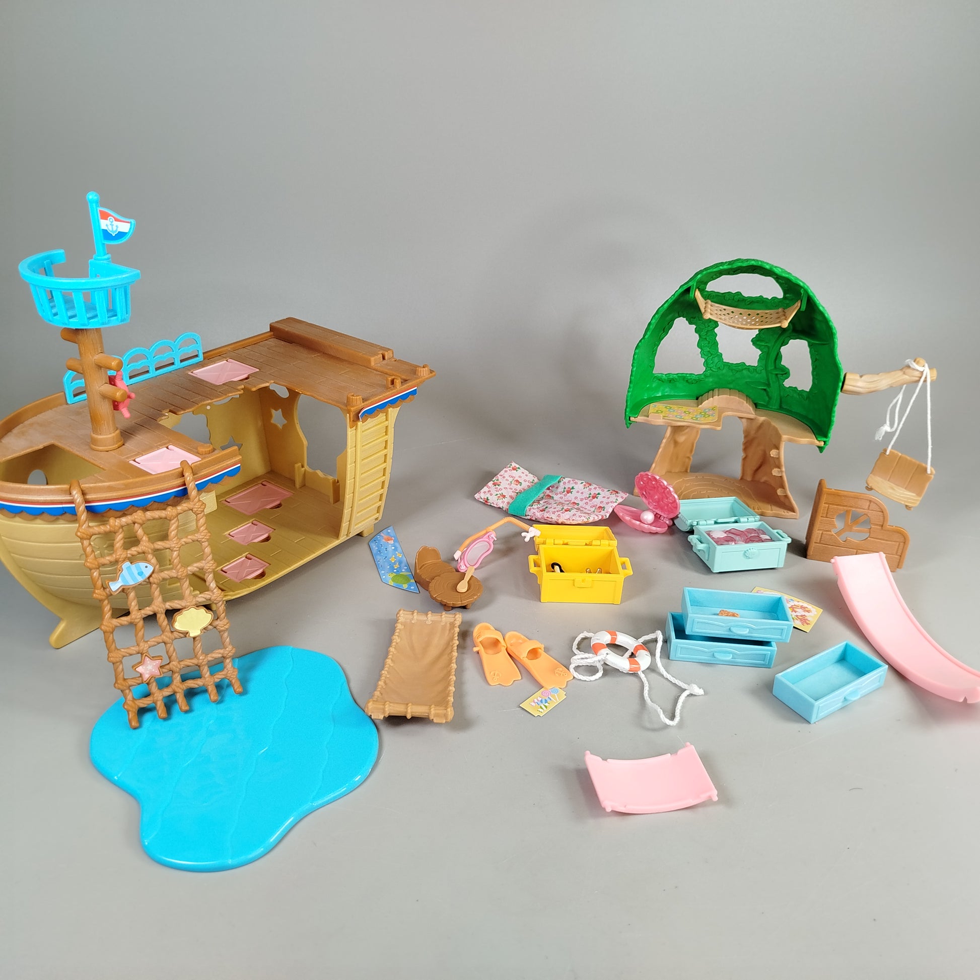 Sylvanian Families Set – Piratenschiff, Baumhaus & Zubehör