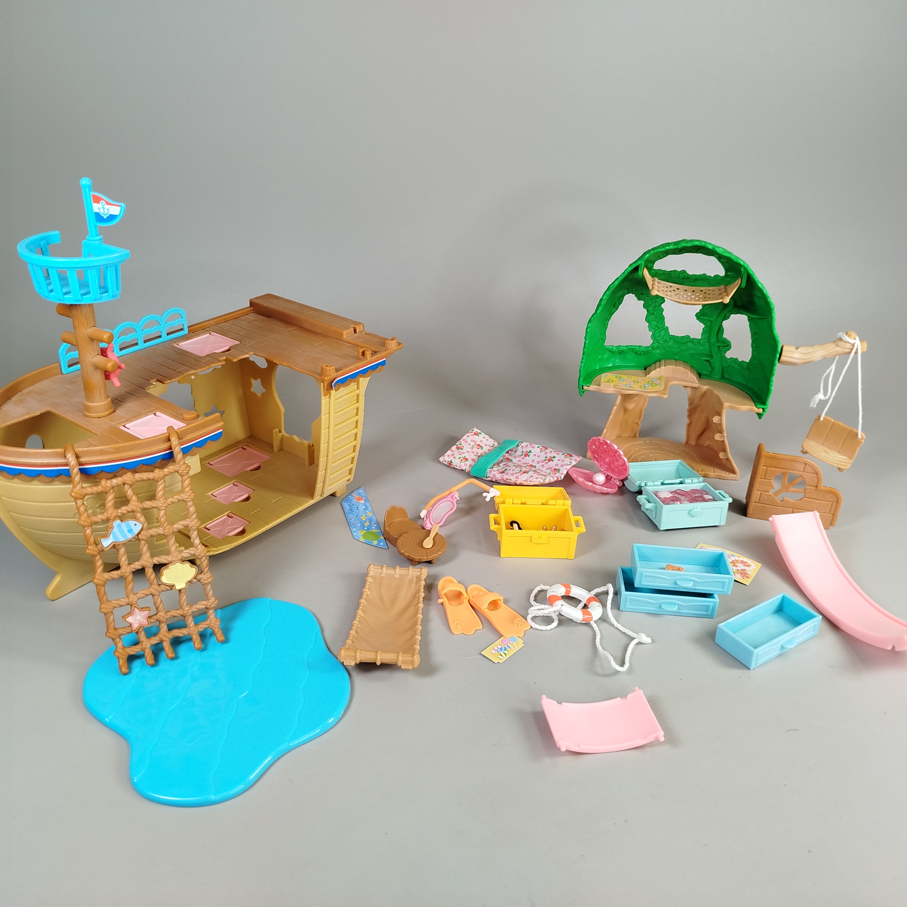 Sylvanian Families Set – Piratenschiff, Baumhaus & Zubehör