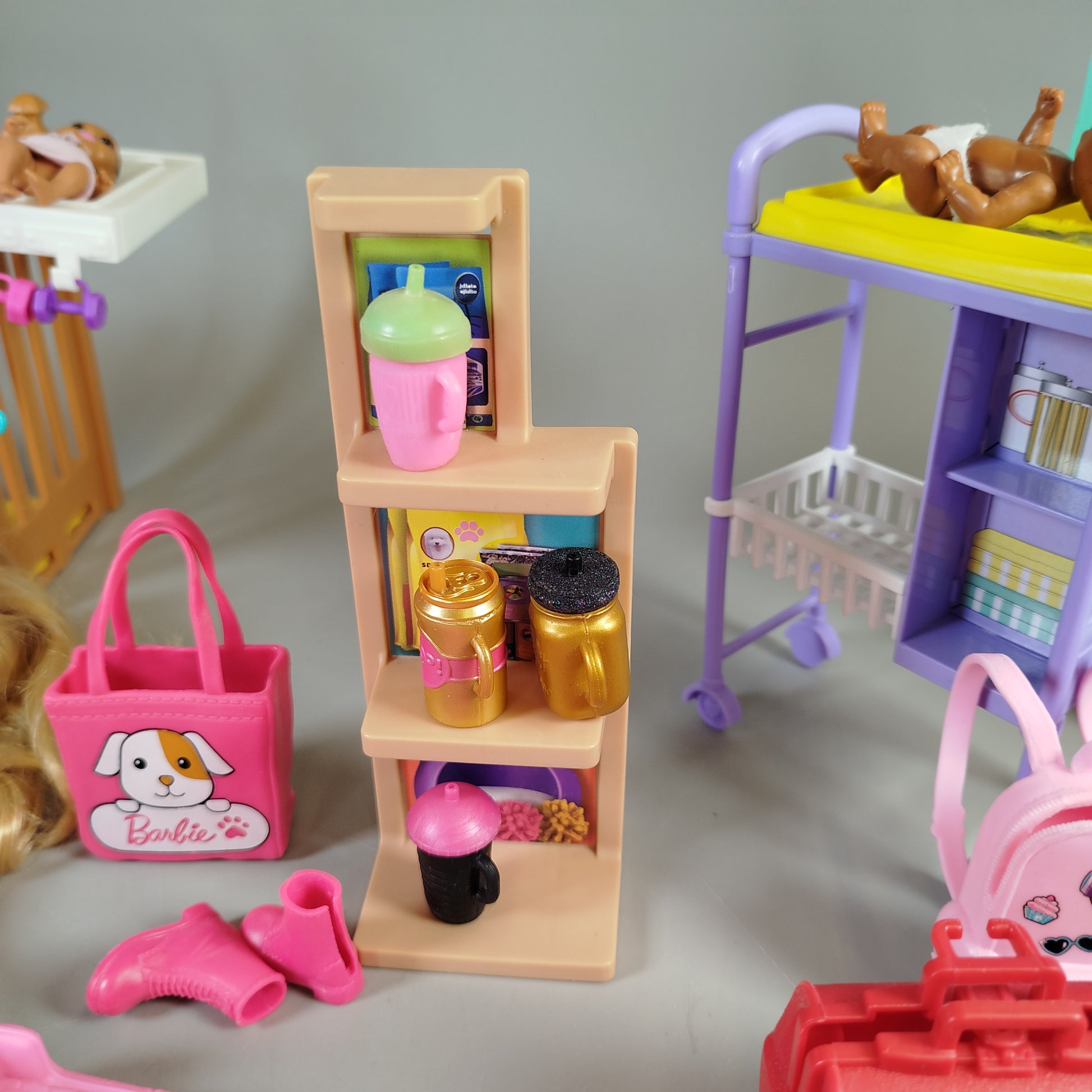 Mattel Barbie-Puppen Set von 8 mit Zubehör, ohne OVP
