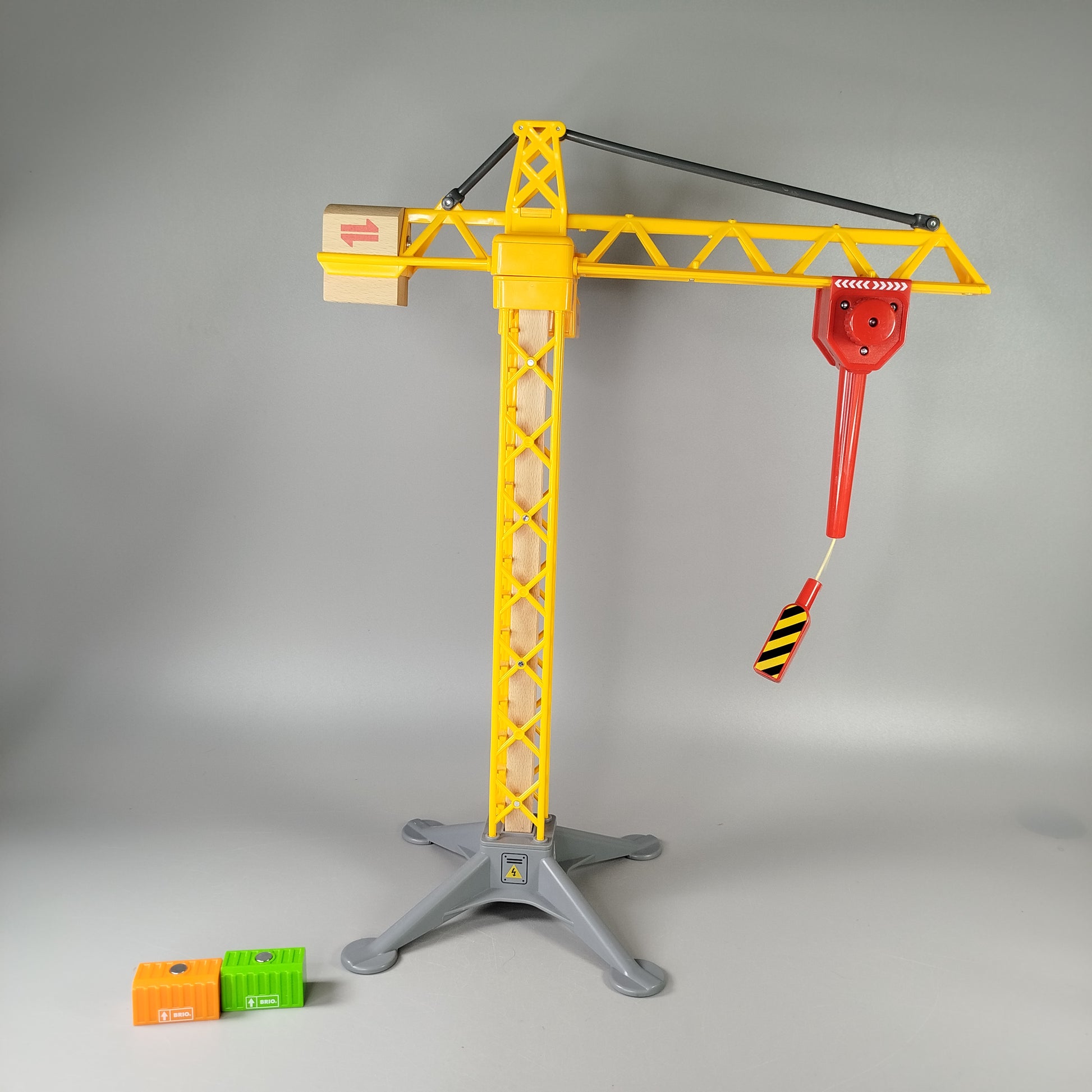 BRIO Holzspielzeug-Kran Set mit 2 Containern, Bauarbeiterfigur