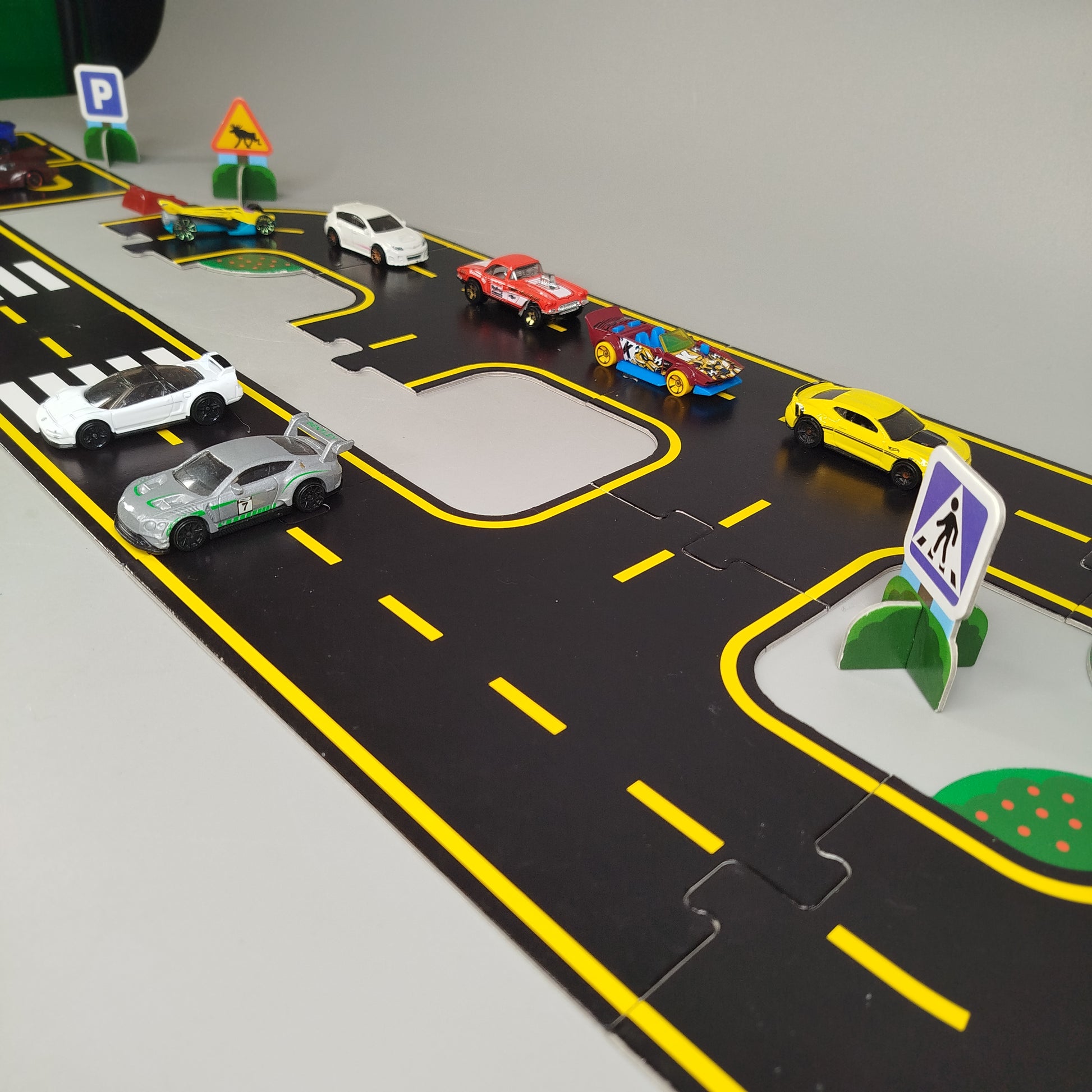 Autospiel-Set mit Straßenpuzzle & 12 Fahrzeugen