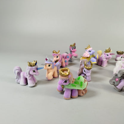 Sammelfiguren Fantasy Ponys Set – mit Kronen & Zubehör