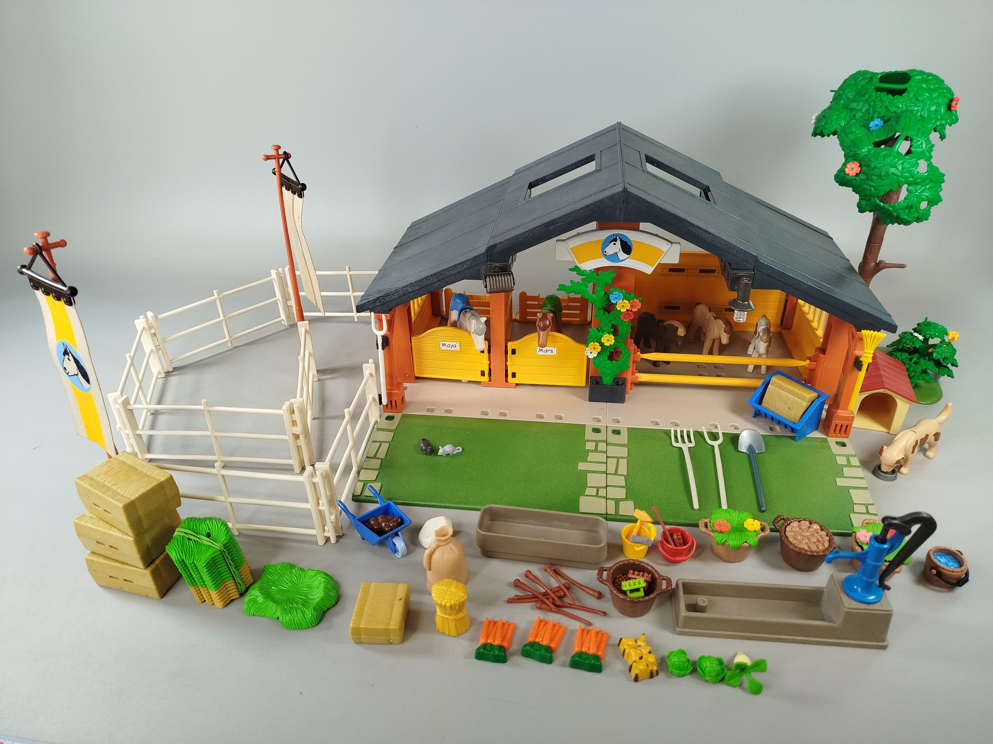 Playmobil Reiterhof 3120 mit Pferden, Figuren & Zubehör