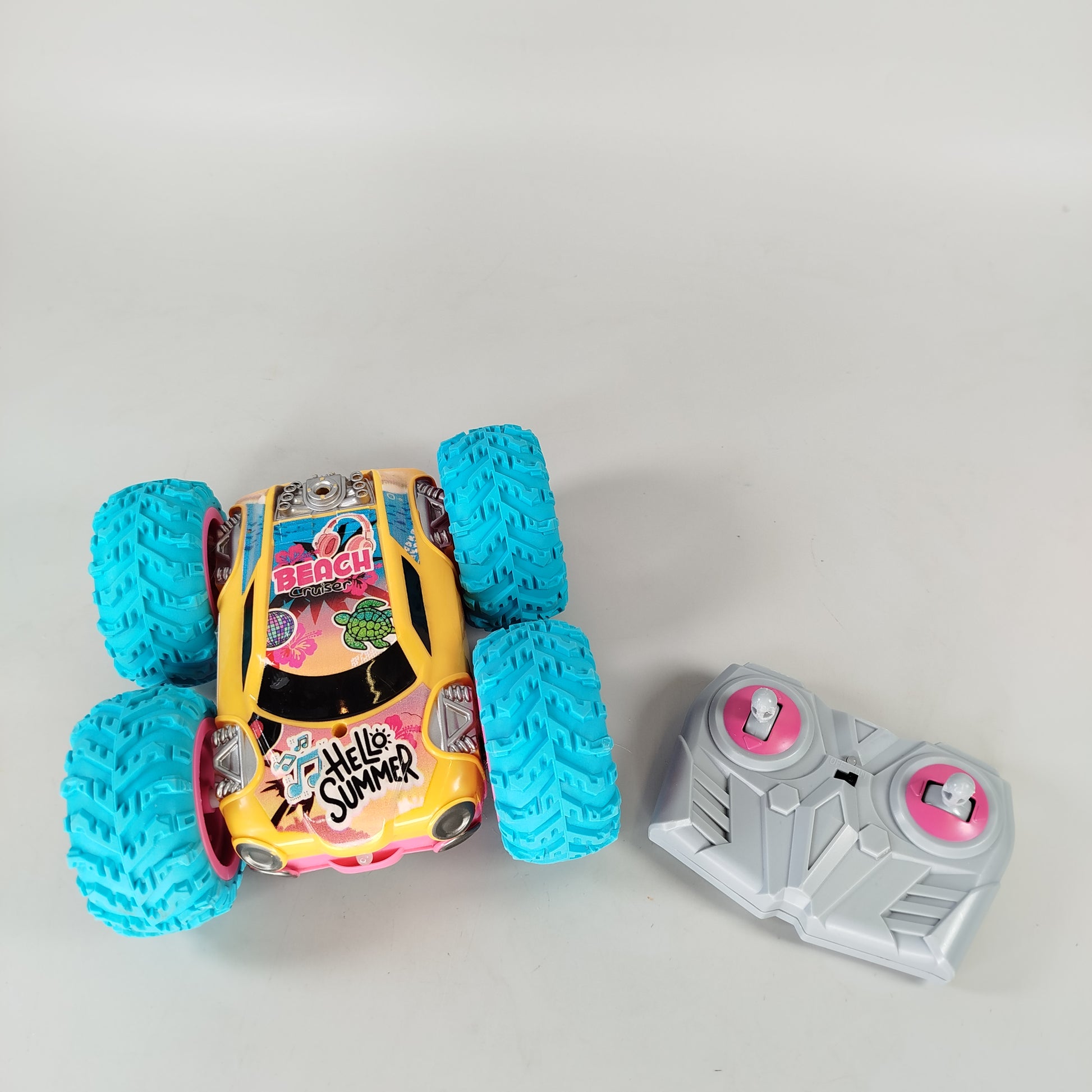  RC-Spielzeug-Set: Stuntauto und Mini-ATVs