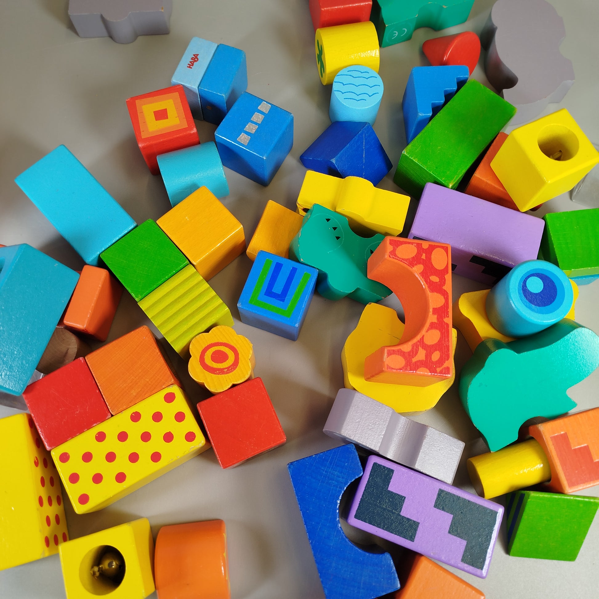 Holzbaustein-Set – 100 Teile, vielseitig, inkl. Behälter
