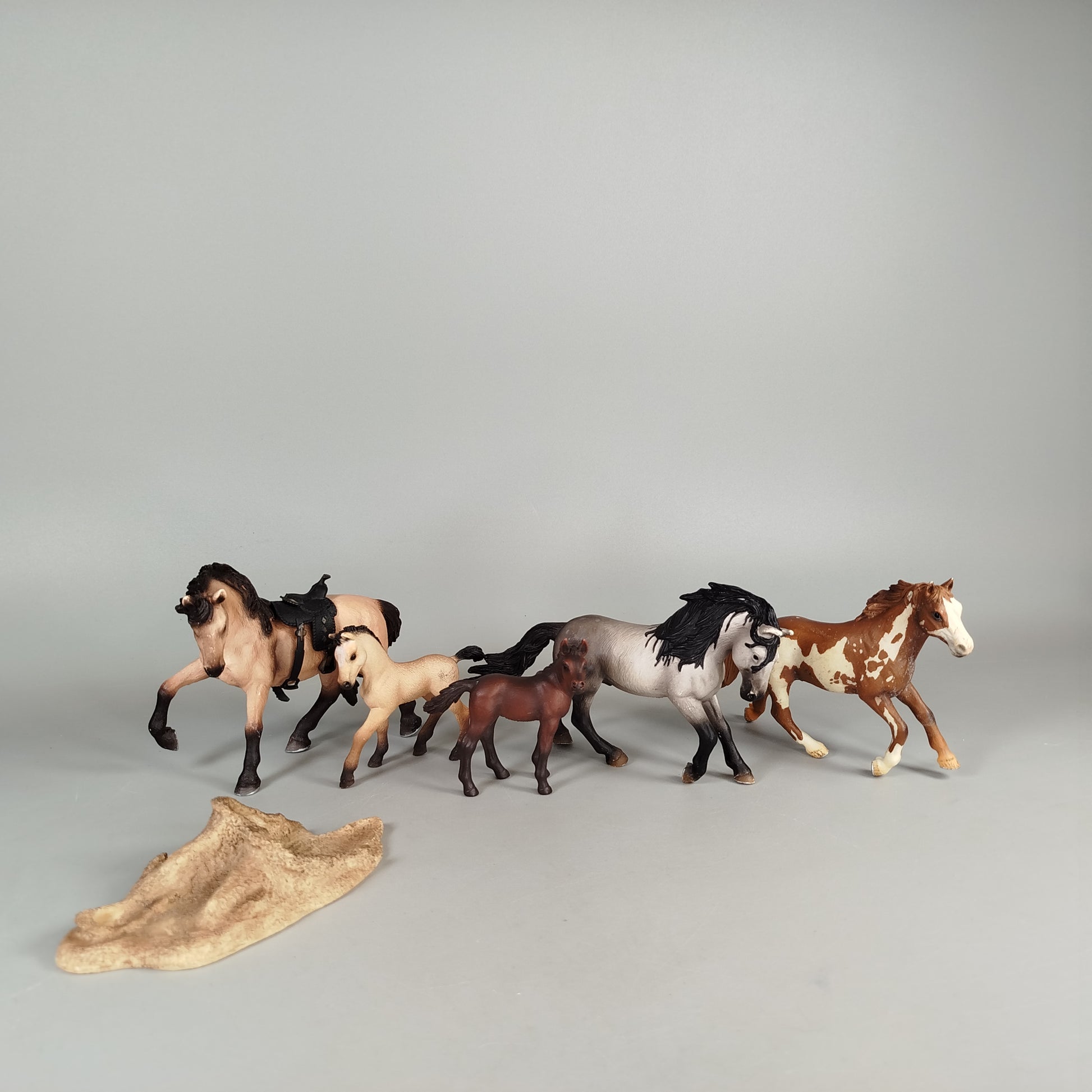 Schleich Pferde Tierfiguren Set von 6 – gutem Zustand