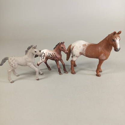 Pferdefiguren Set von 16 Tieren – realistische Spielfiguren