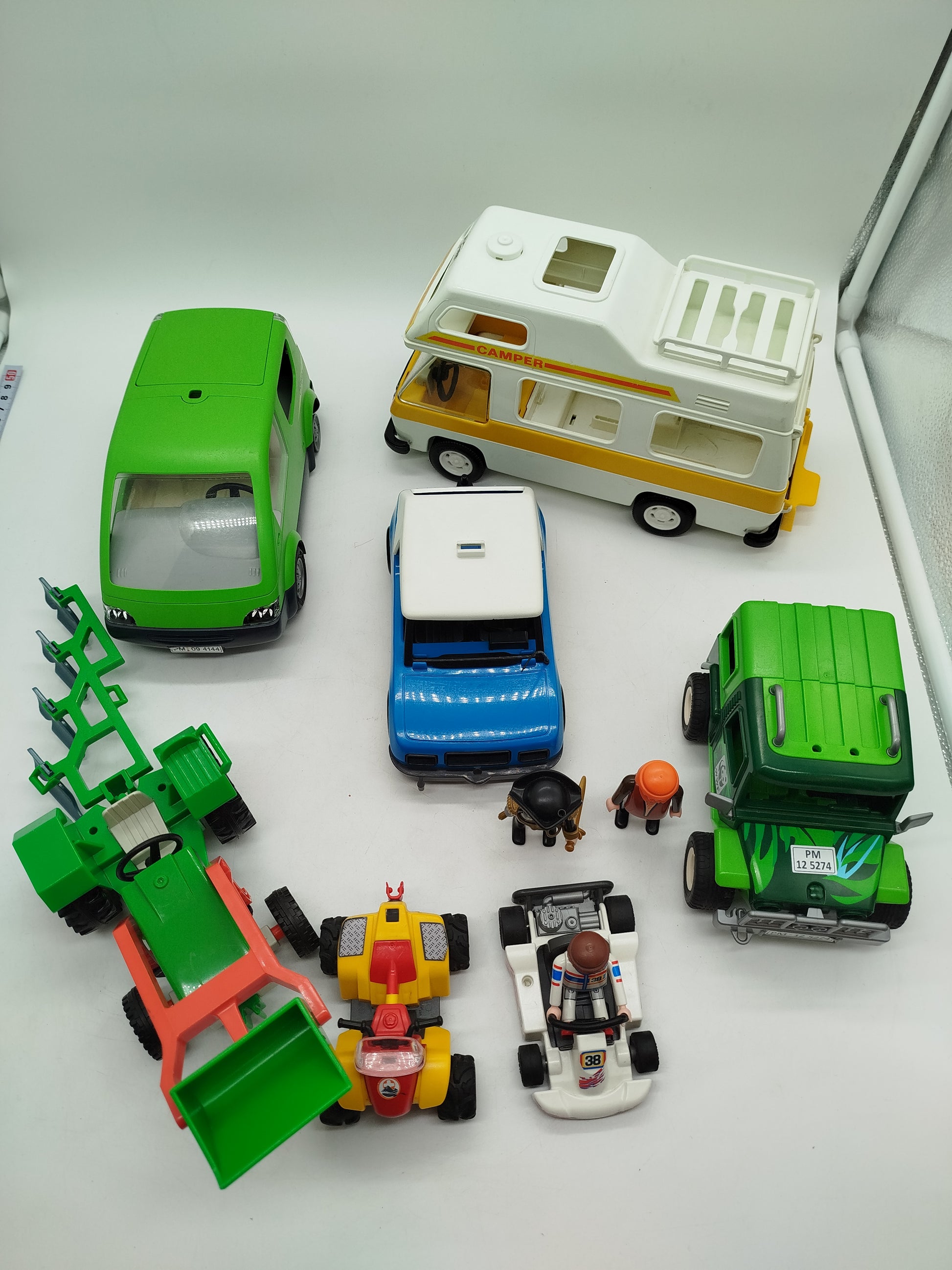 Bundle PLAYMOBIL Set von 8 Fahrzeugen & Figuren, gebraucht, ab 3 Jahre 