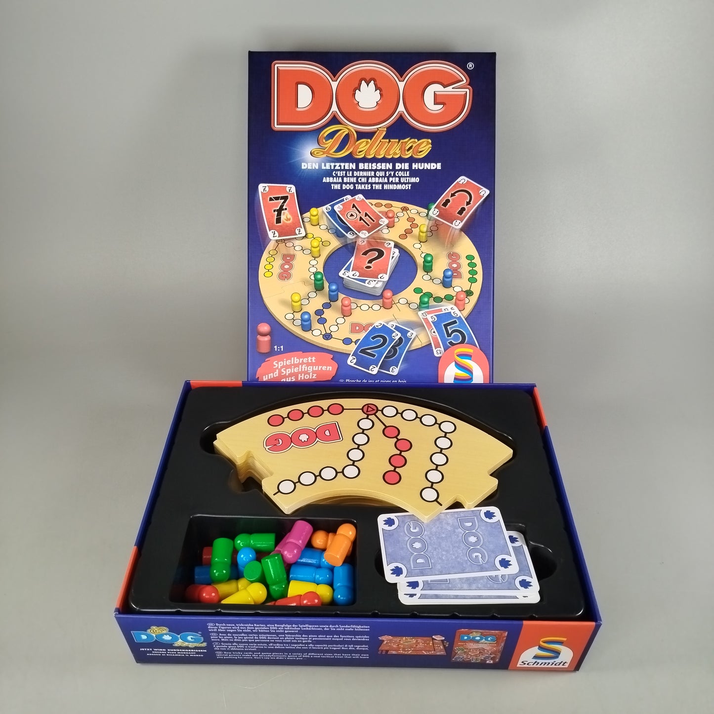 Schmidt Spiele DOG Deluxe – Brettspiel mit Karten & Holzfiguren, OVP