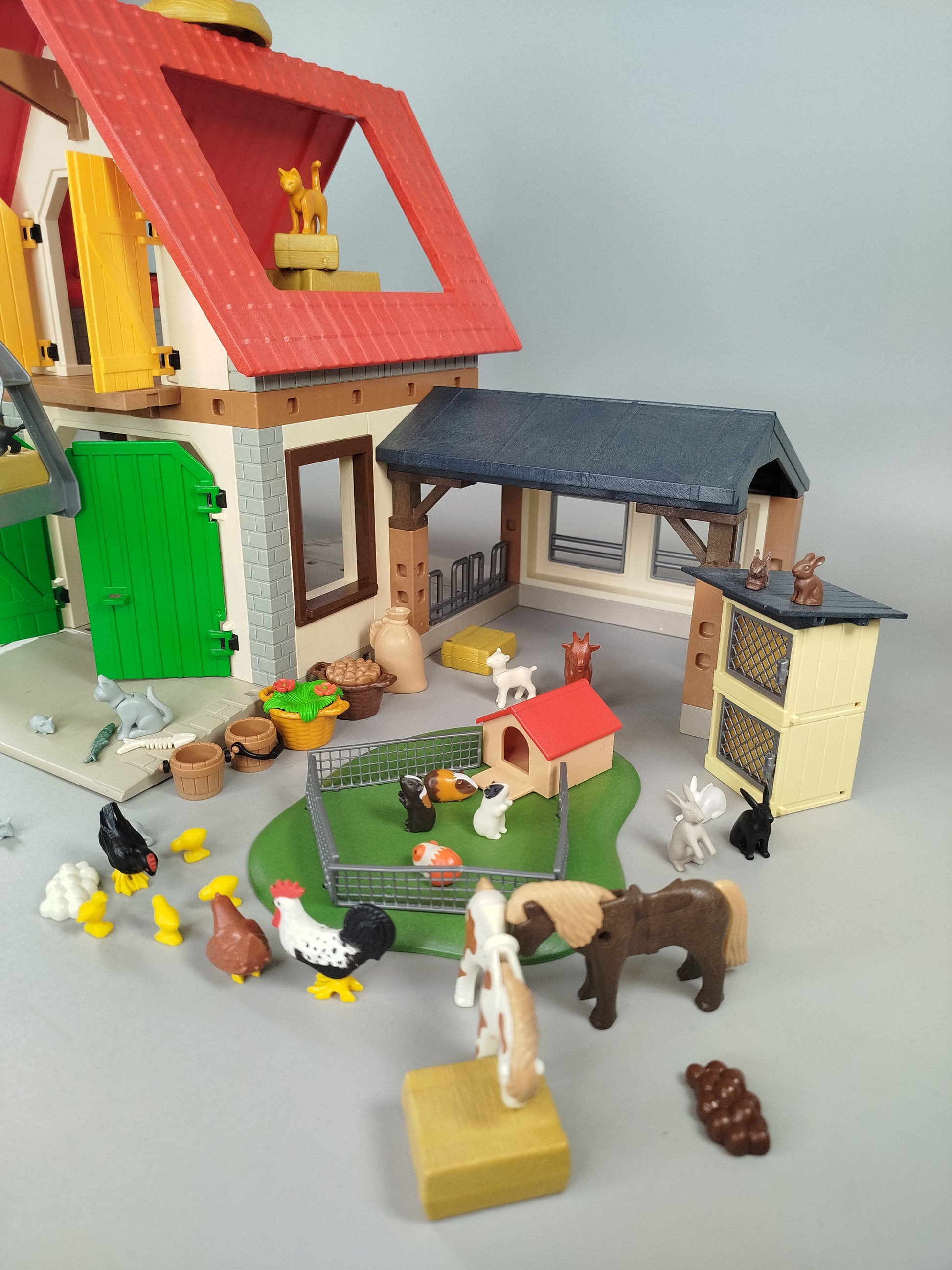 Playmobil Bauernhof 4490 mit Stall und Figuren, Tieren, Zubehör 