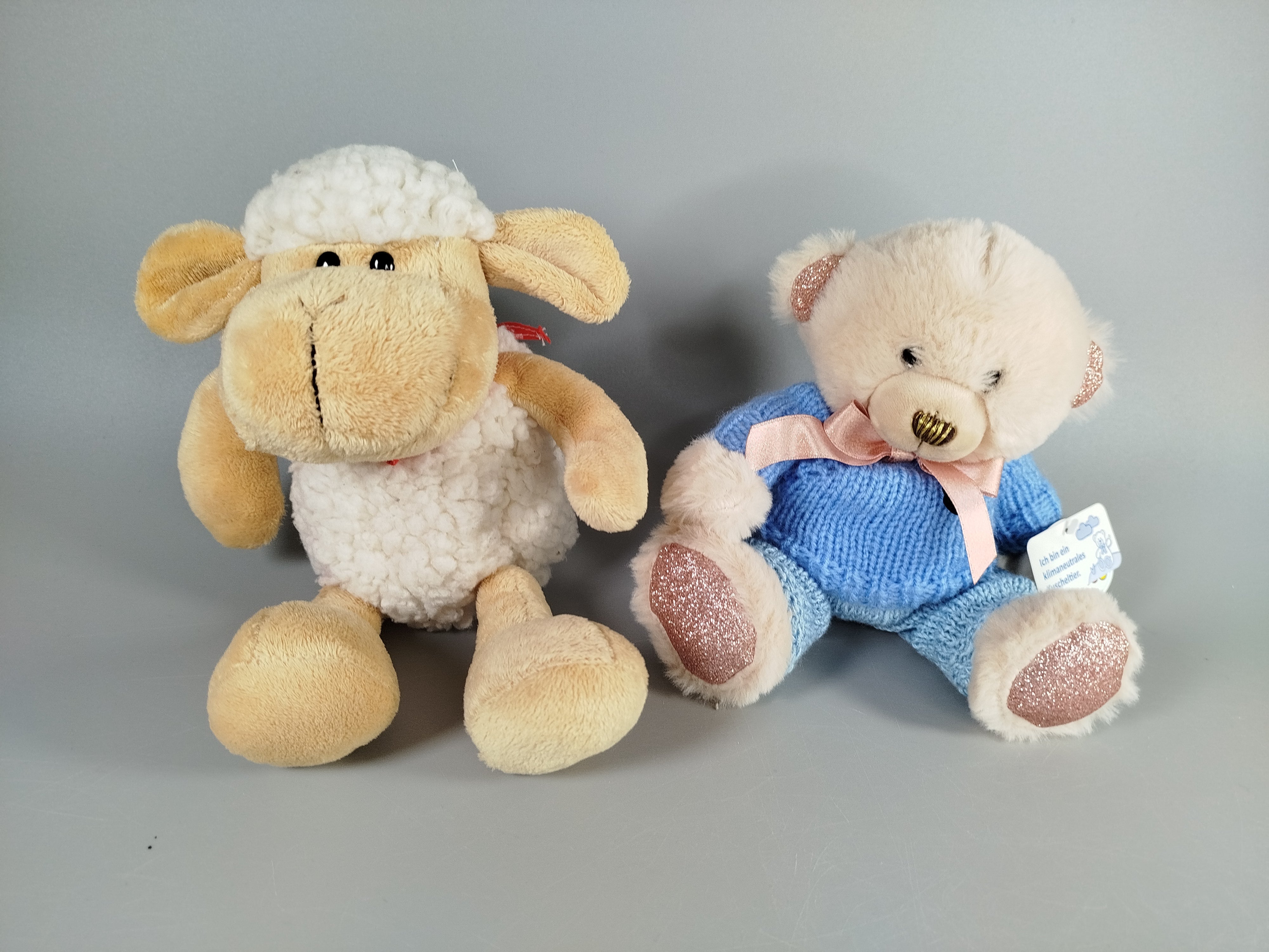 Kuscheltiere - Schaf und klimaneutraler Bär 