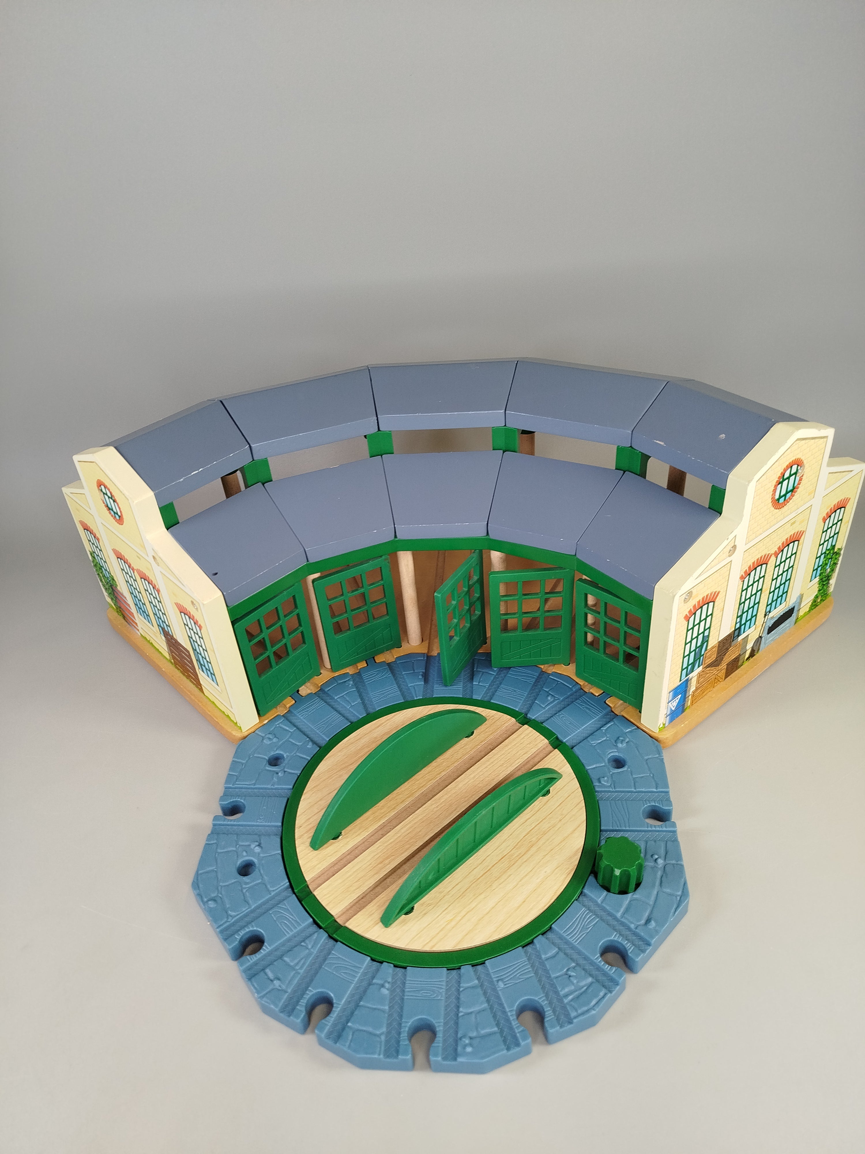 Fisher-Price Thomas & Friends - Holzeisenbahn-Rundhaus mit Drehscheibe