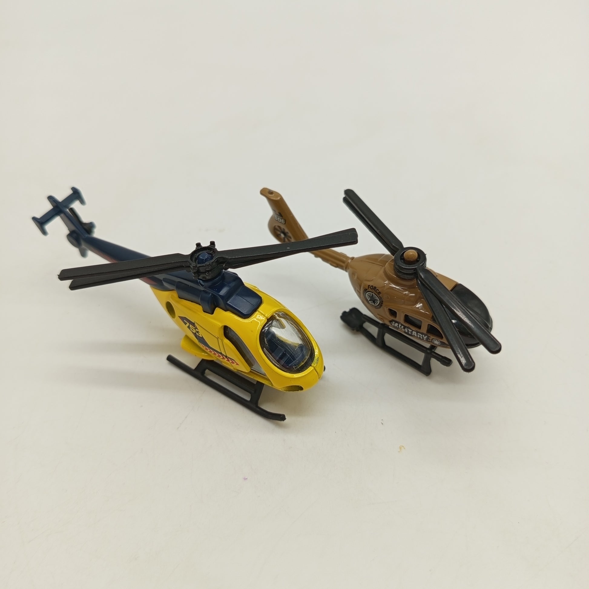 Fahrzeug Set von 11 – Autos, Betonmischer, Militärfahrzeug & Hubschrauber