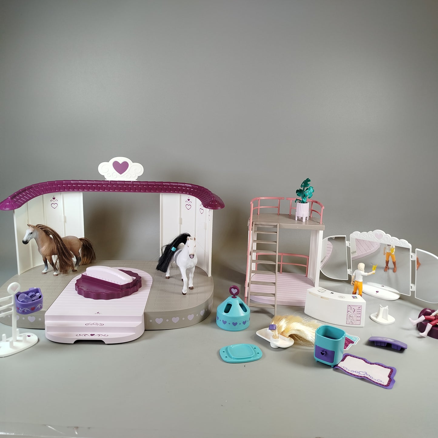Pferde-Salon Spielset – mit Spielfiguren & Zubehör