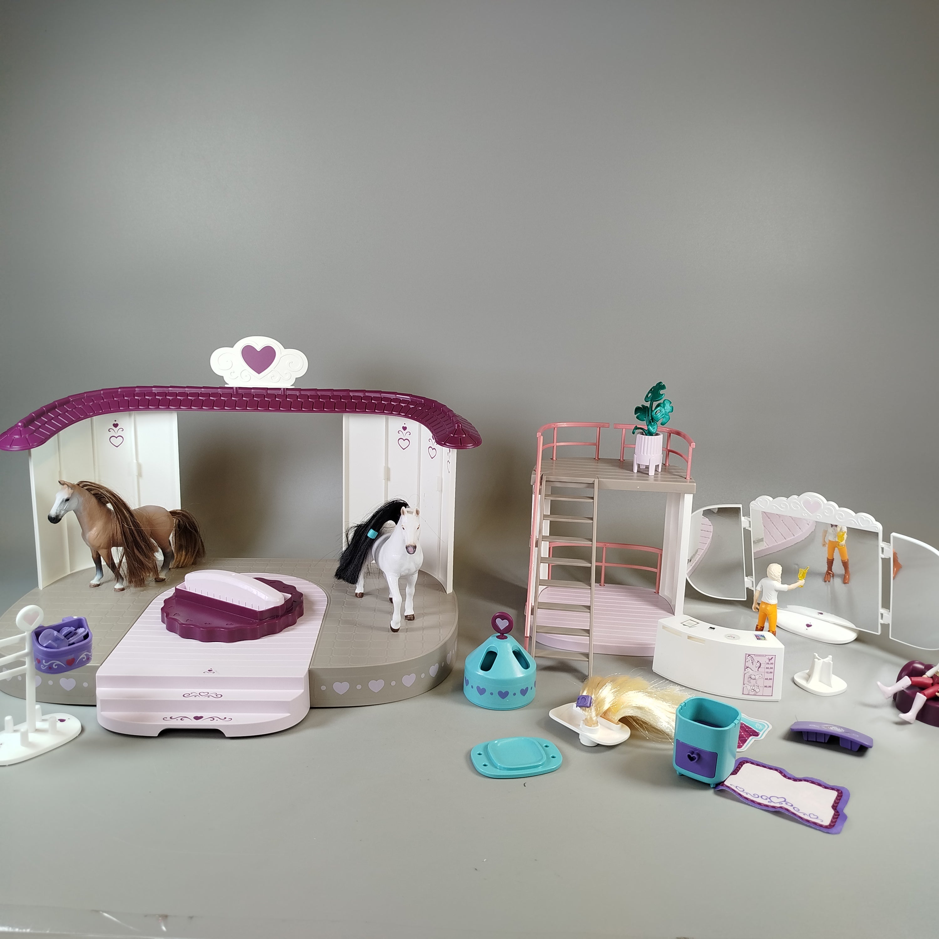 Pferde-Salon Spielset – mit Spielfiguren & Zubehör