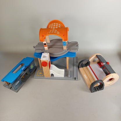 BRIO Zubehörset – Bahnhöfe, Brücken & Tunnel, 10 Teile