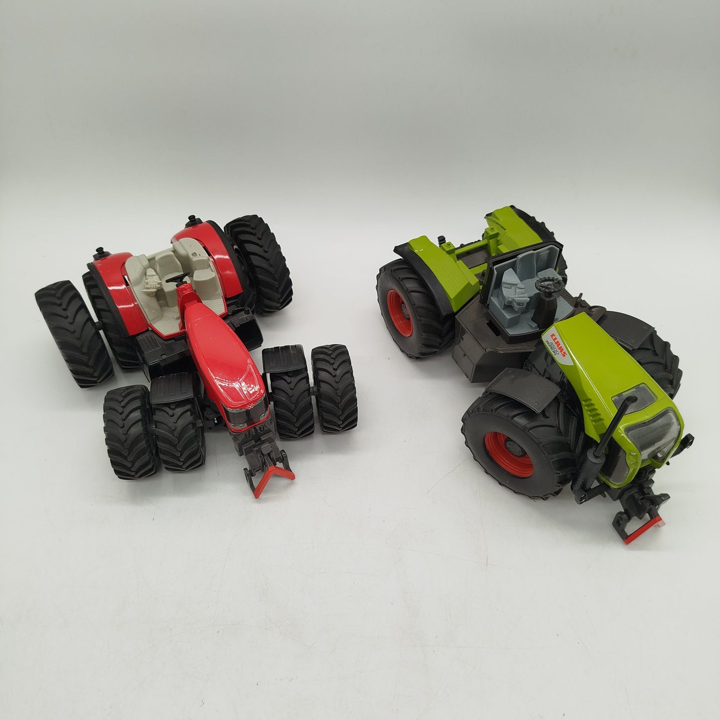 Claas Bundle Traktoren & Geräte