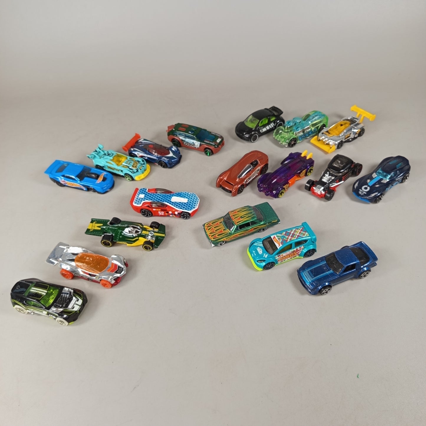 Hot Wheels Bundle Art Cars Set von 18 Autos ab 6 7 8 Jahre