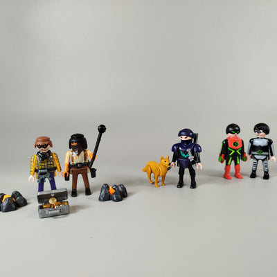 Playmobil Spielfiguren-Set mit Räubern, Helden und Tieren