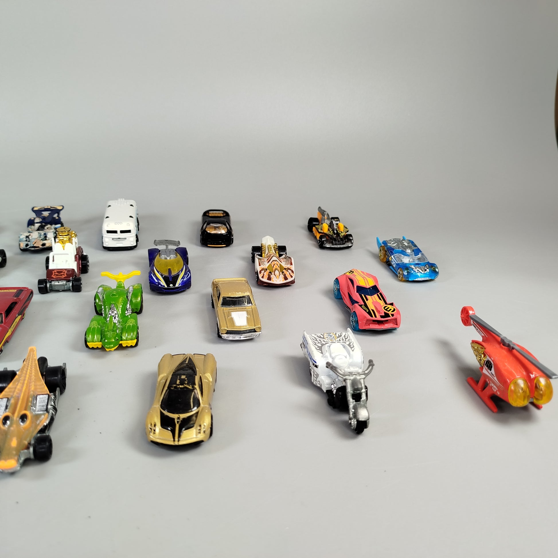 Hot Wheels Fahrzeuge Set von 26 – verschiedene Modelle