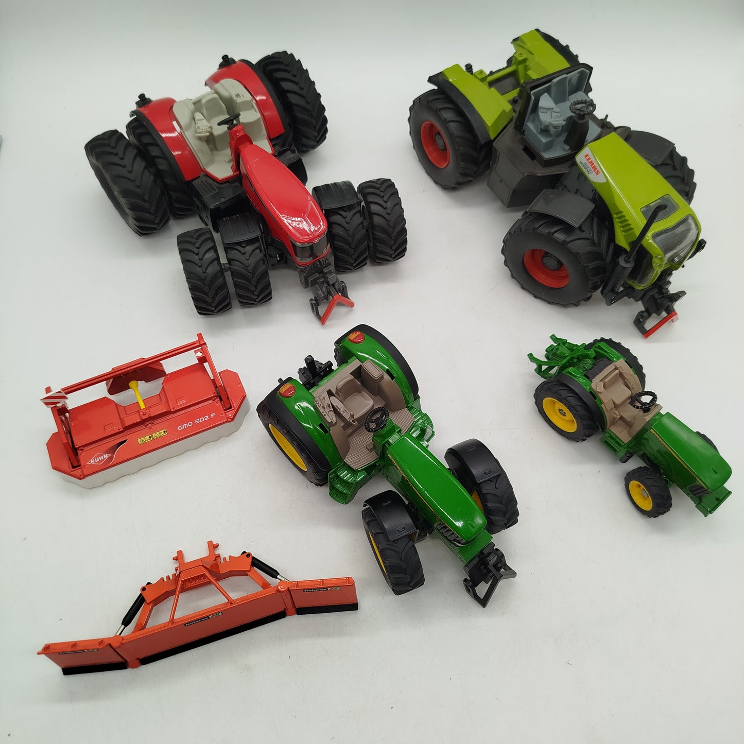 Claas Bundle Traktoren & Geräte
