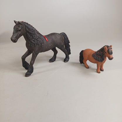 Pferdefiguren Set von 16 Tieren – realistische Spielfiguren