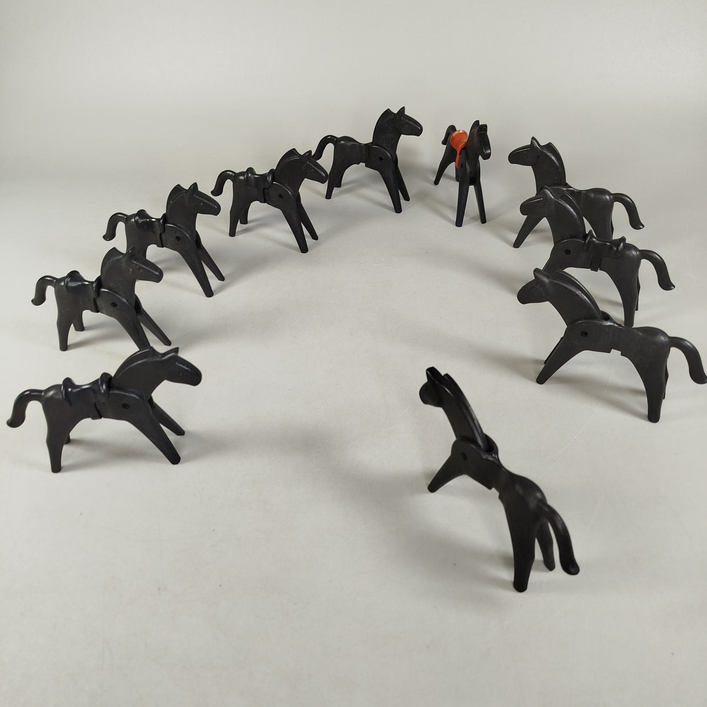 Bundle Playmobil Set von 13 Pferden, gebraucht, ab 3 Jahre 