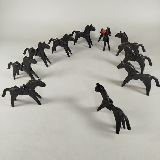 Bundle Playmobil Set von 13 Pferden, gebraucht, ab 3 Jahre 