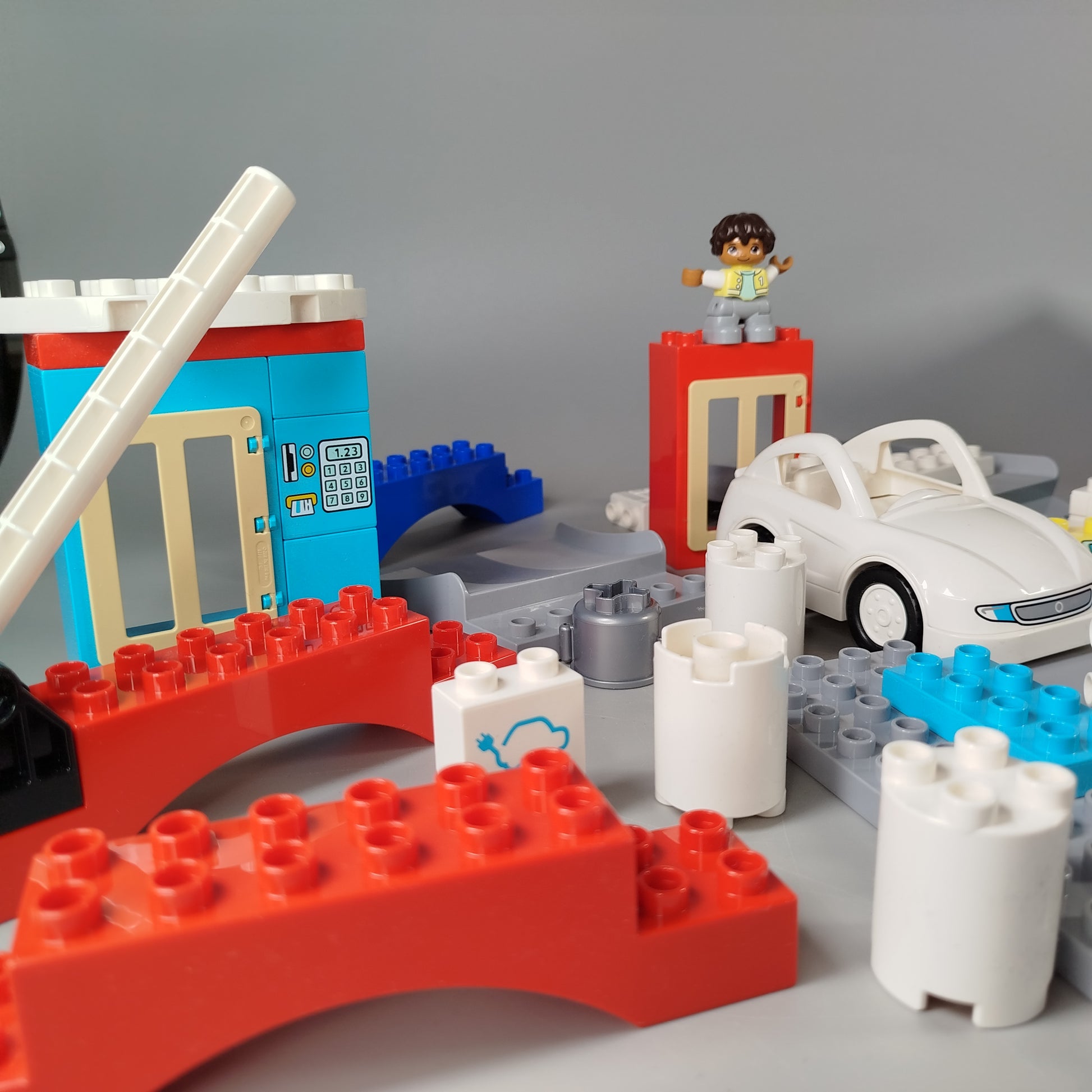 LEGO DUPLO Set - Parkhaus & Fahrzeuge mit Autowaschanlage