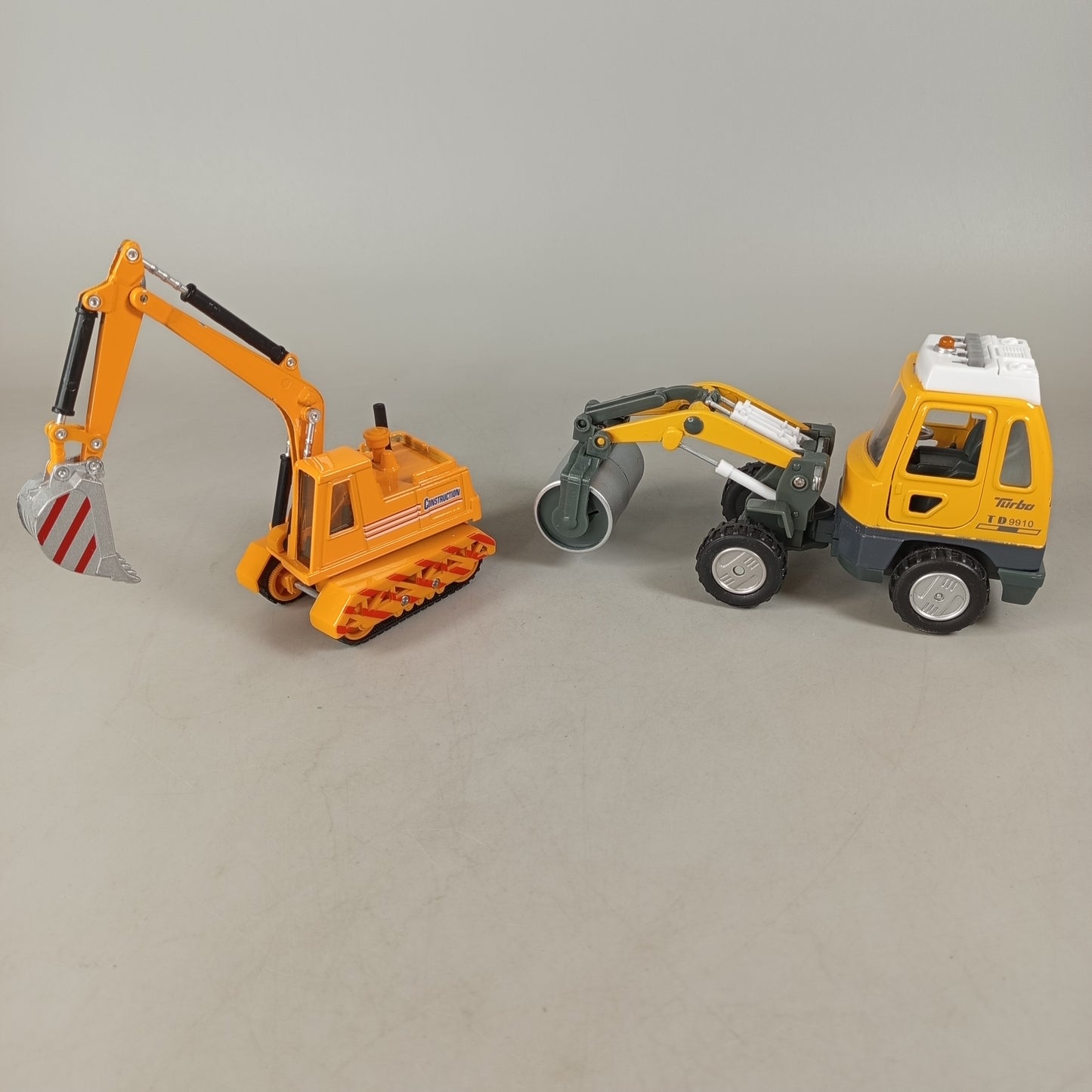 Maisto Bundle Baufahrzeuge 2x Laster