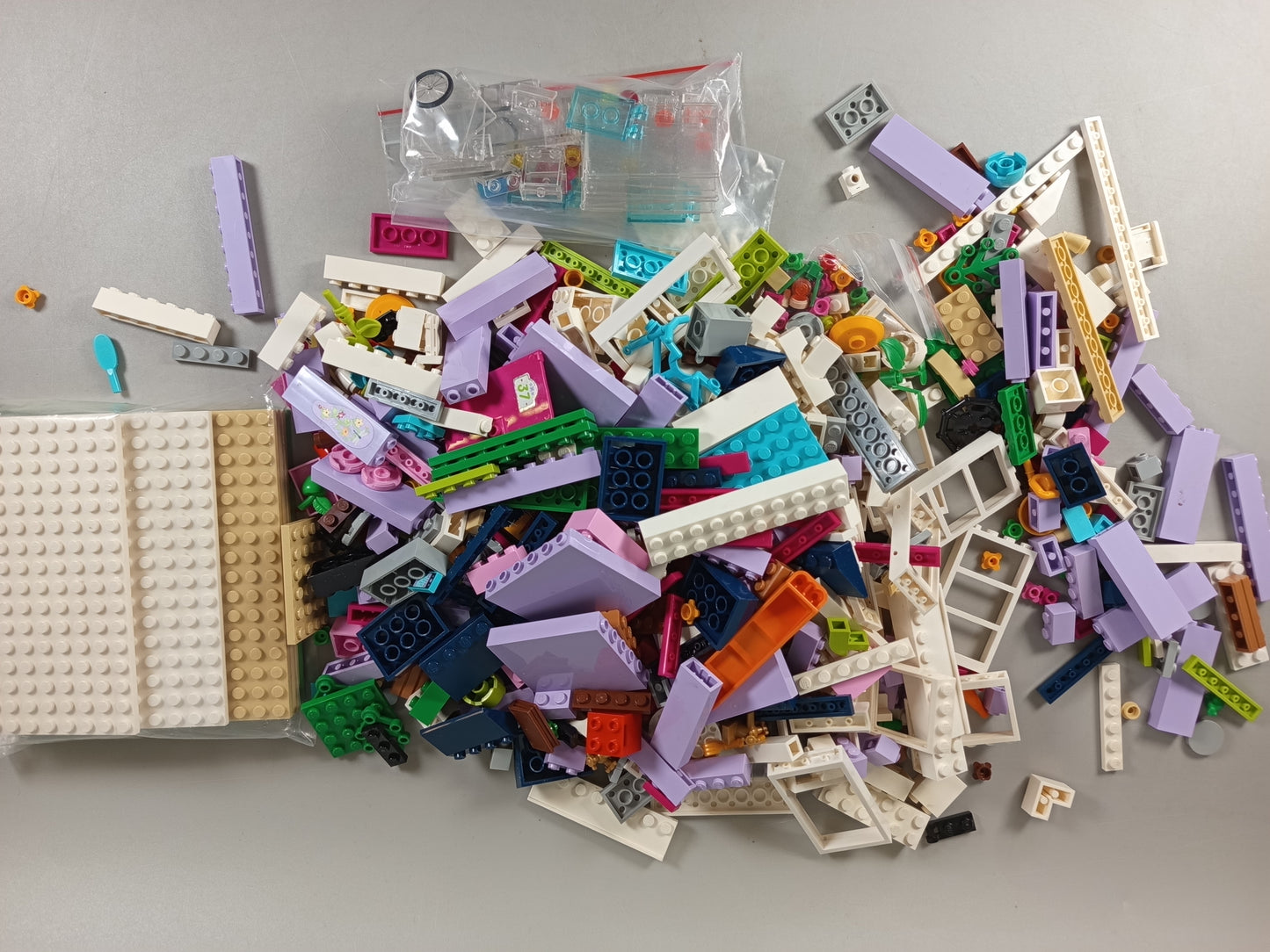 LEGO Bundle Friends 41095 Haus mit Figuren