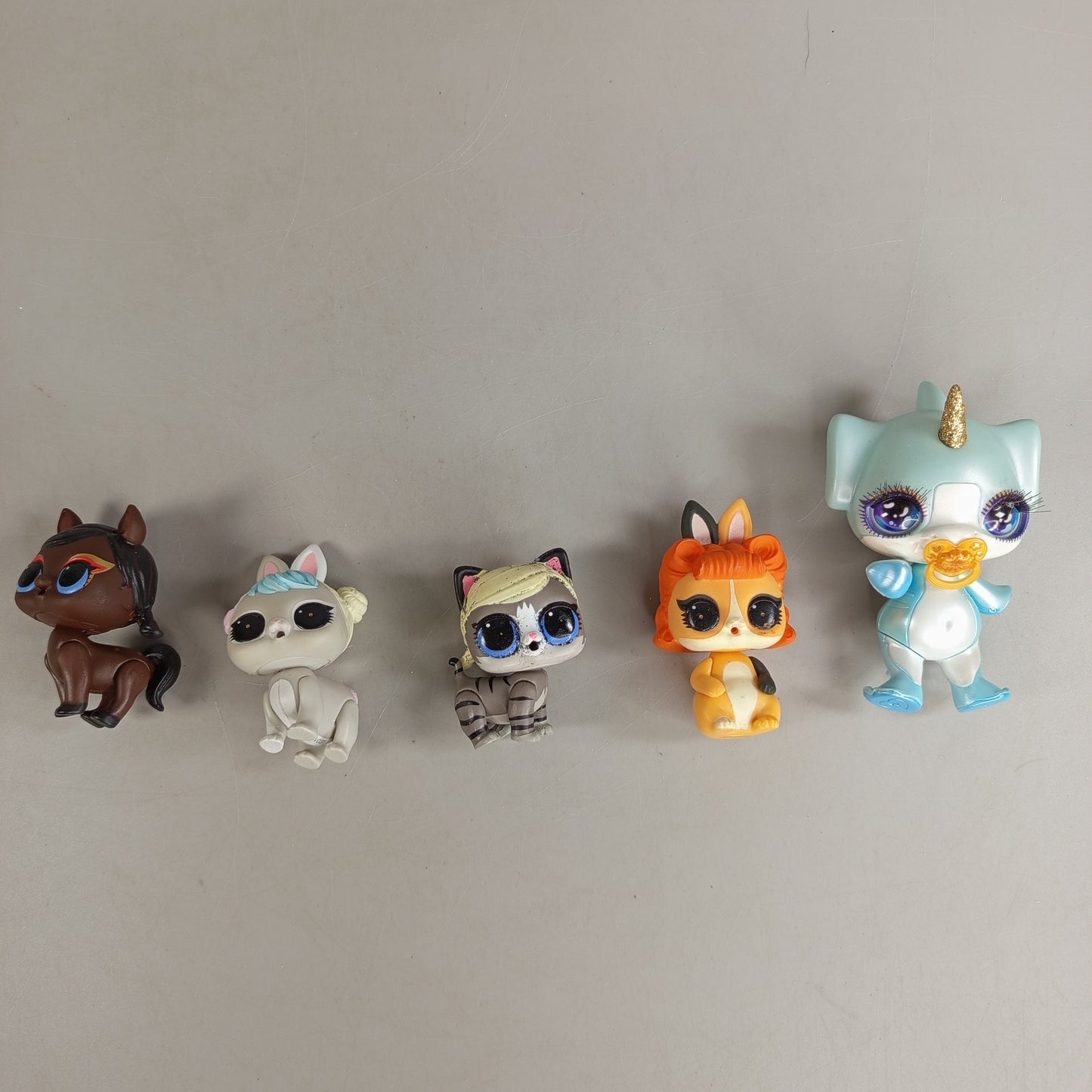 MGA Figuren-Set – 8 Sammelfiguren mit Zubehör